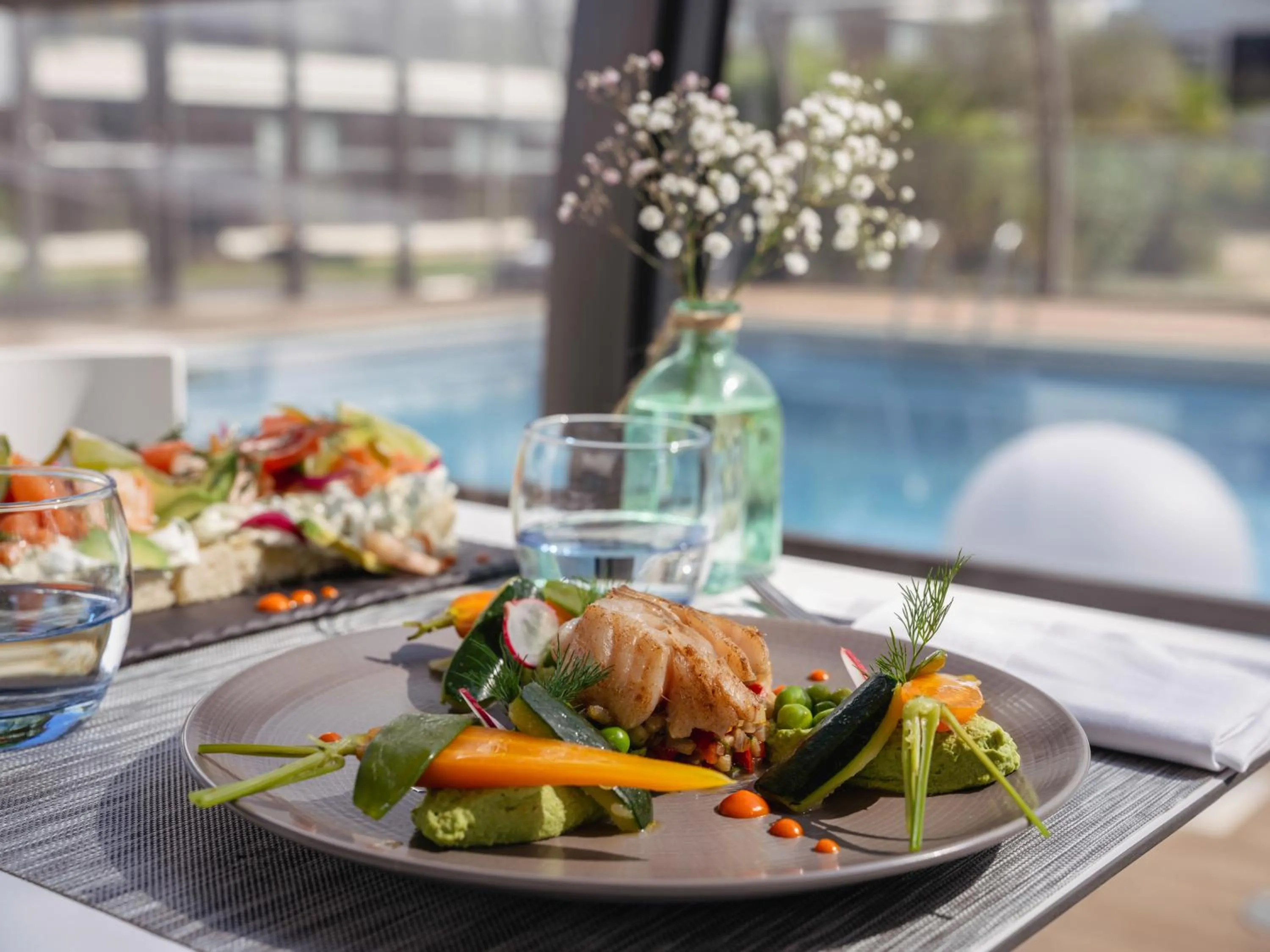 Restaurant/places to eat in Novotel Nantes Carquefou