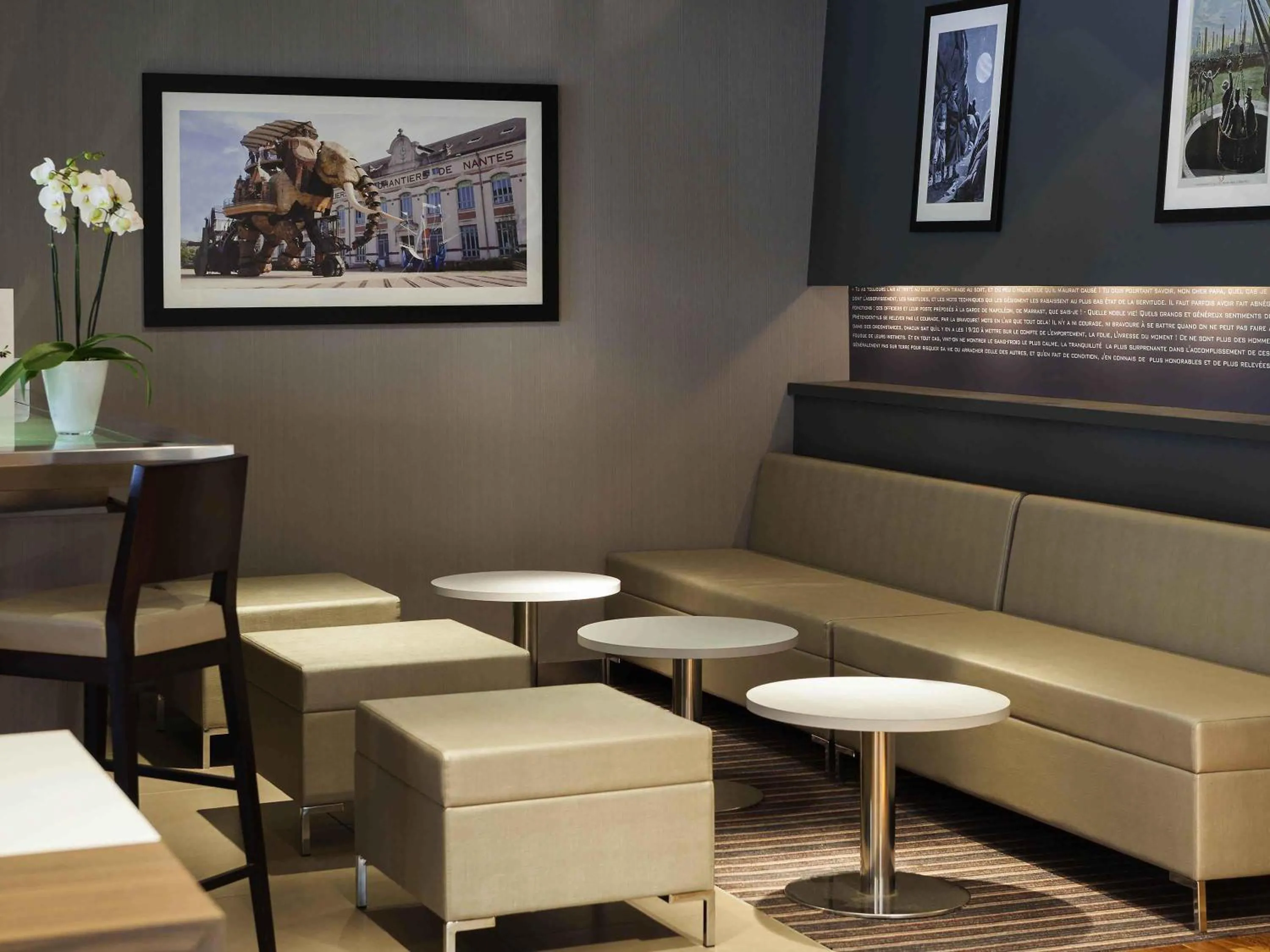 Lounge or bar in Novotel Nantes Carquefou