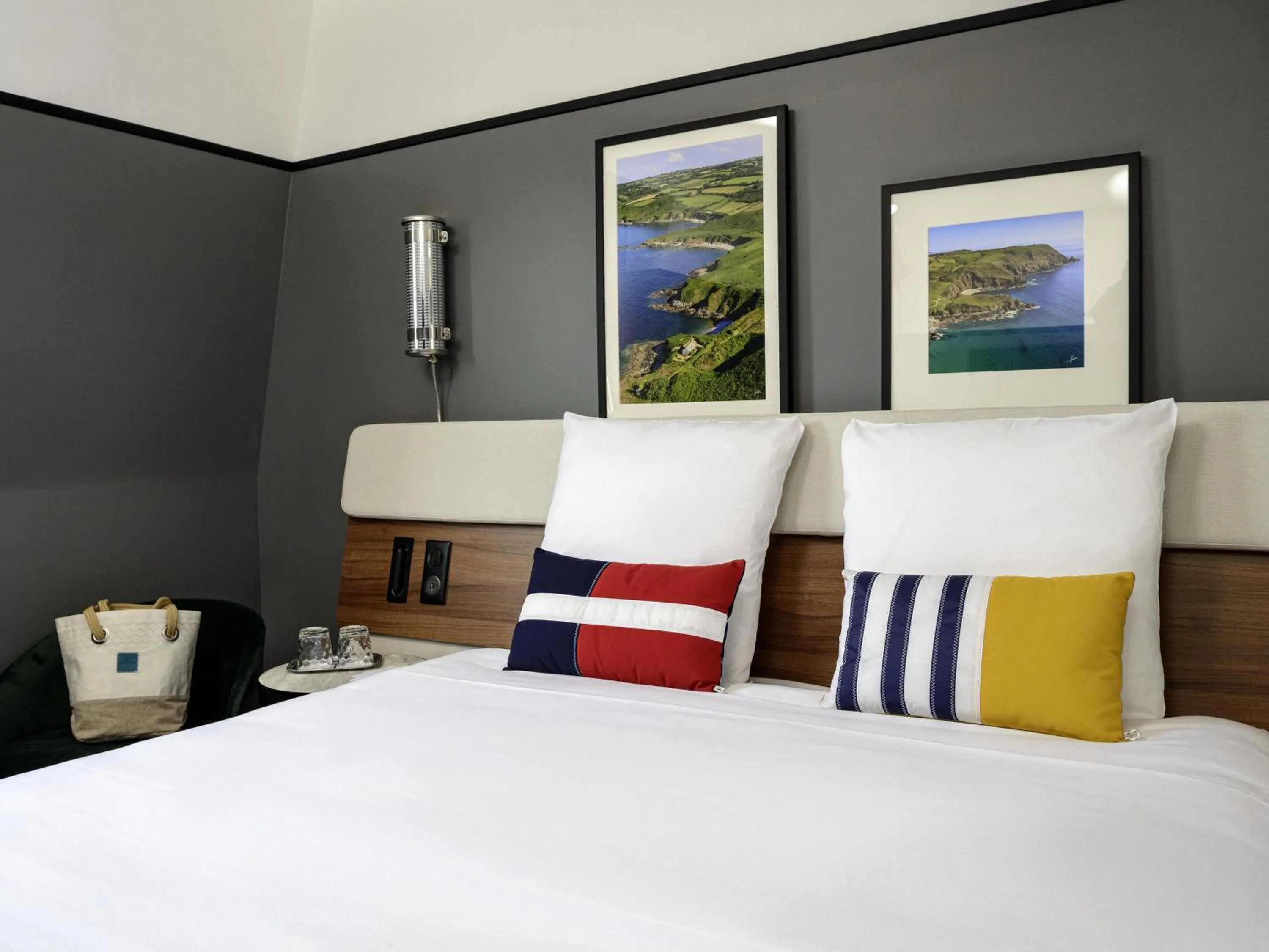 Bedroom, Bed in Mercure Caen Centre Port De Plaisance