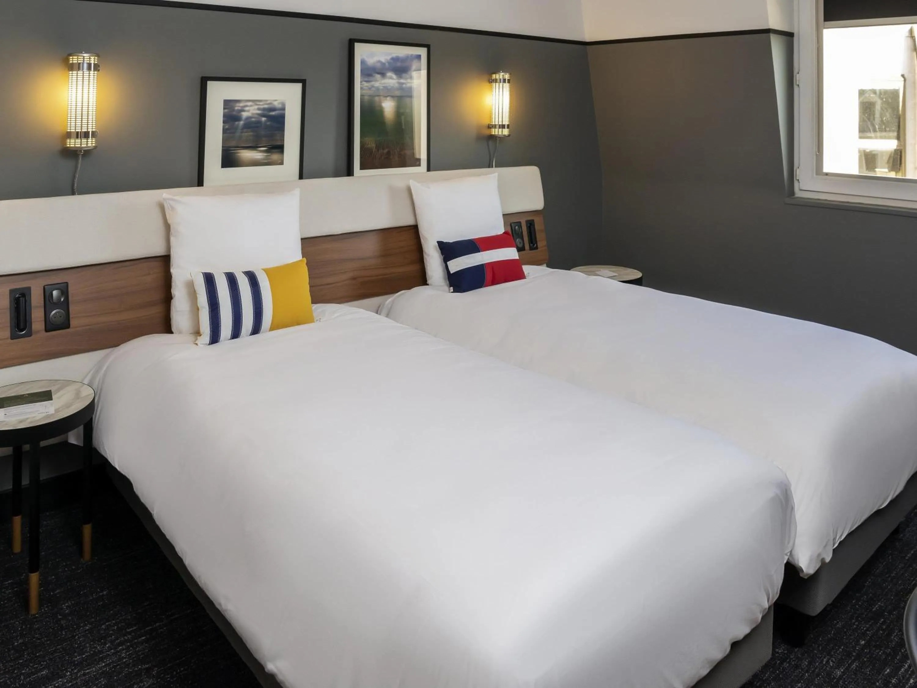 Bedroom, Bed in Mercure Caen Centre Port De Plaisance