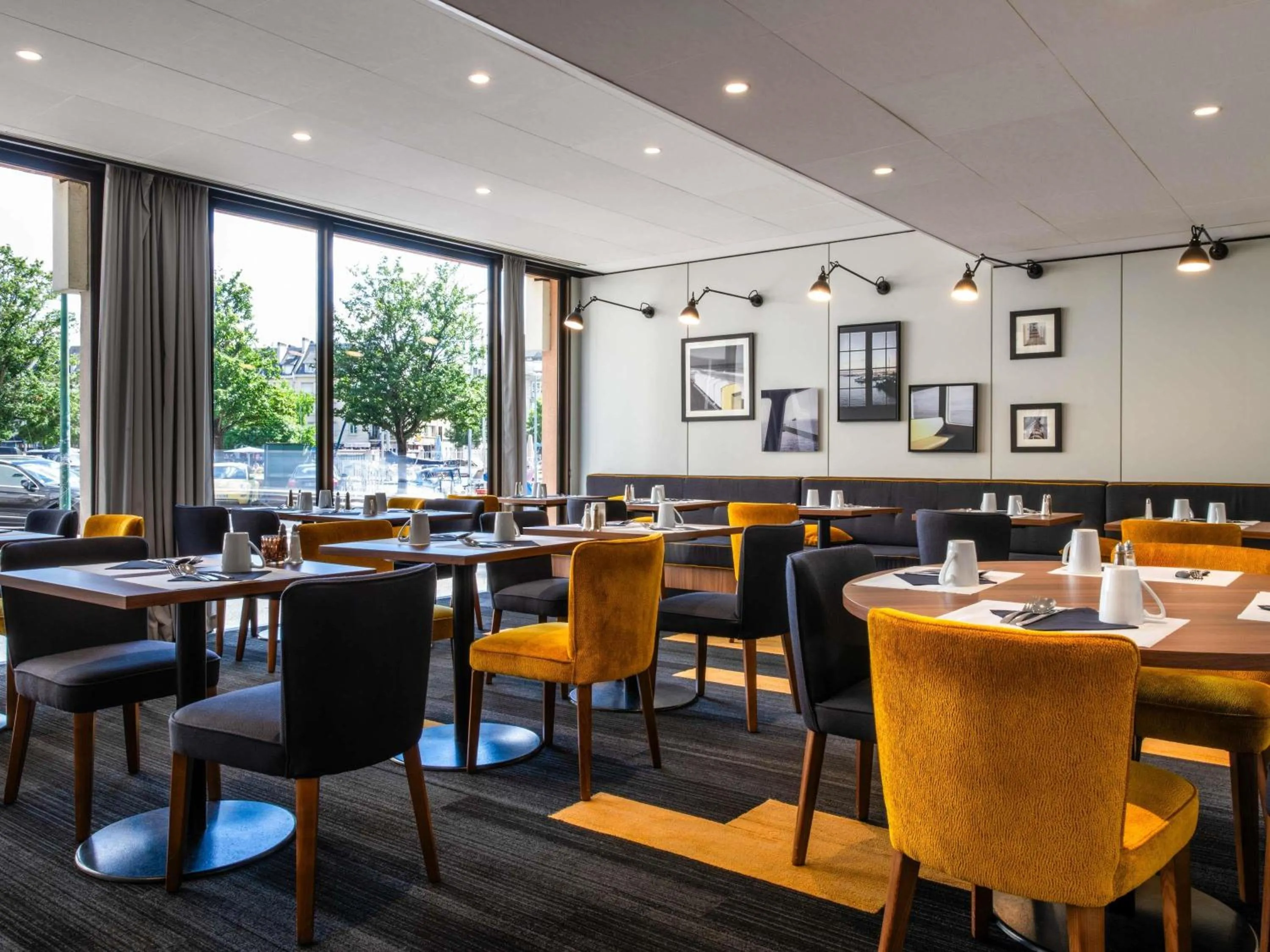 Breakfast in Mercure Caen Centre Port De Plaisance