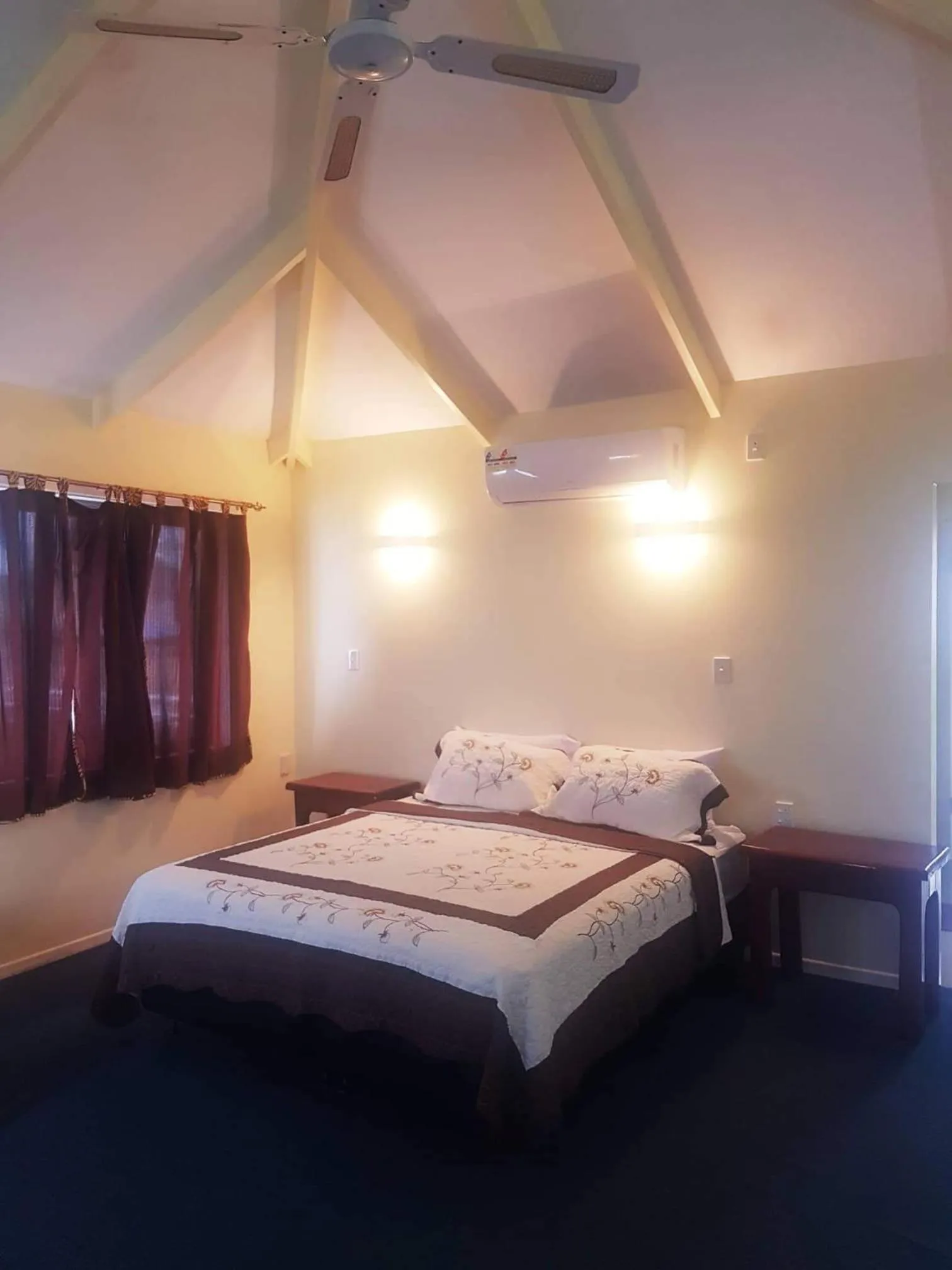 Photo of the whole room in Le Uaina Beach Resort