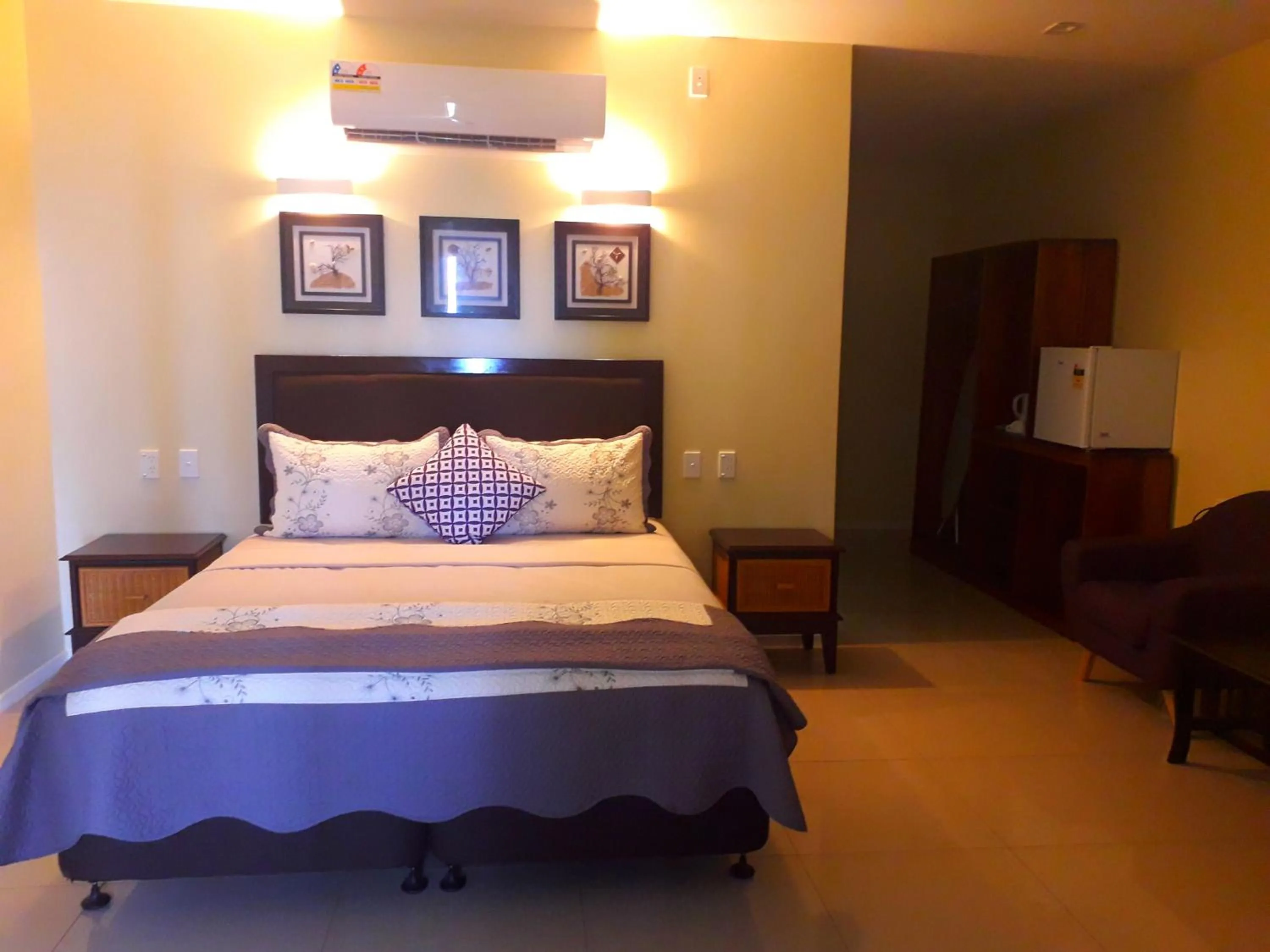 Bed in Le Uaina Beach Resort