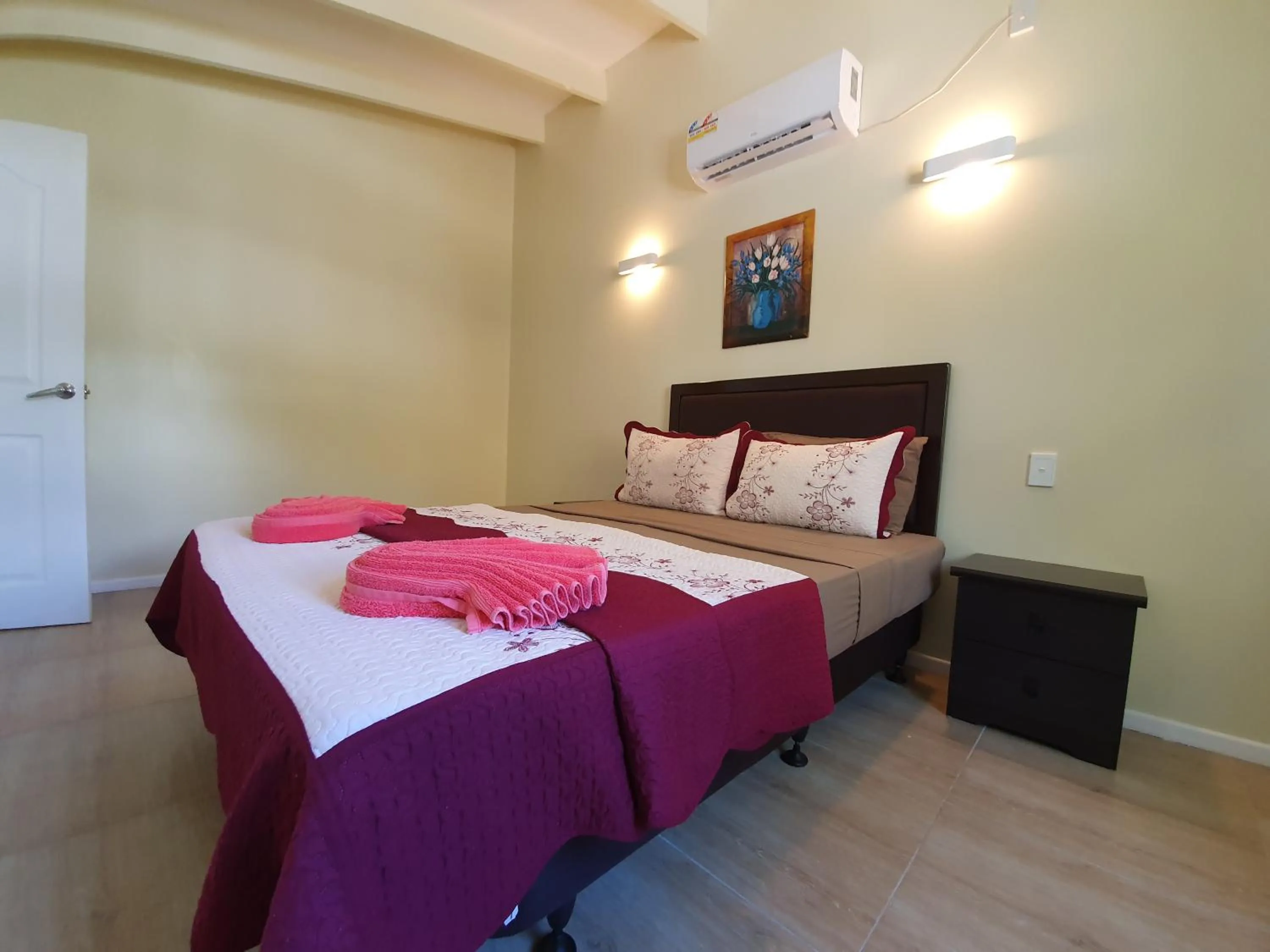 Bed in Le Uaina Beach Resort