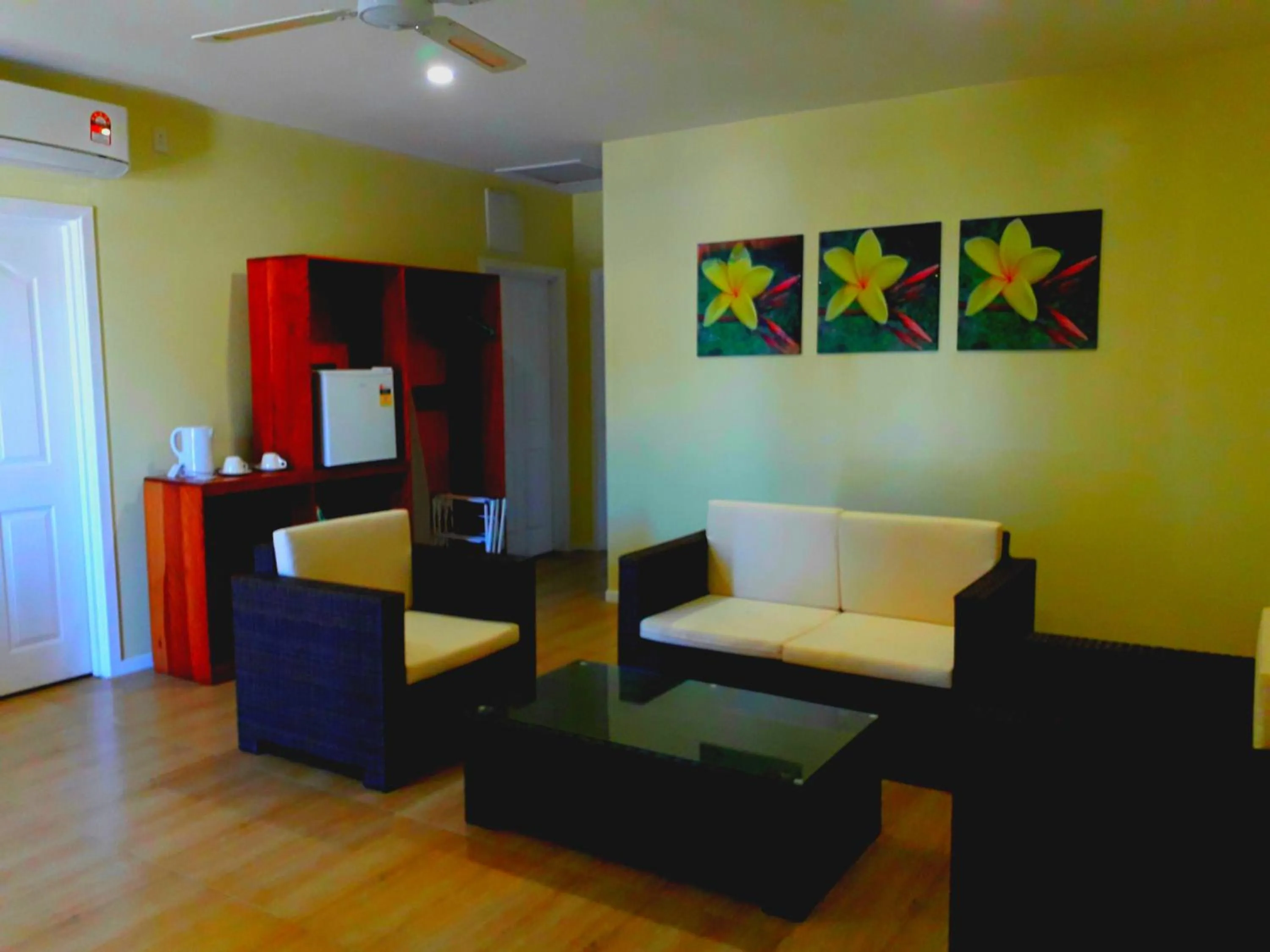 Living room in Le Uaina Beach Resort