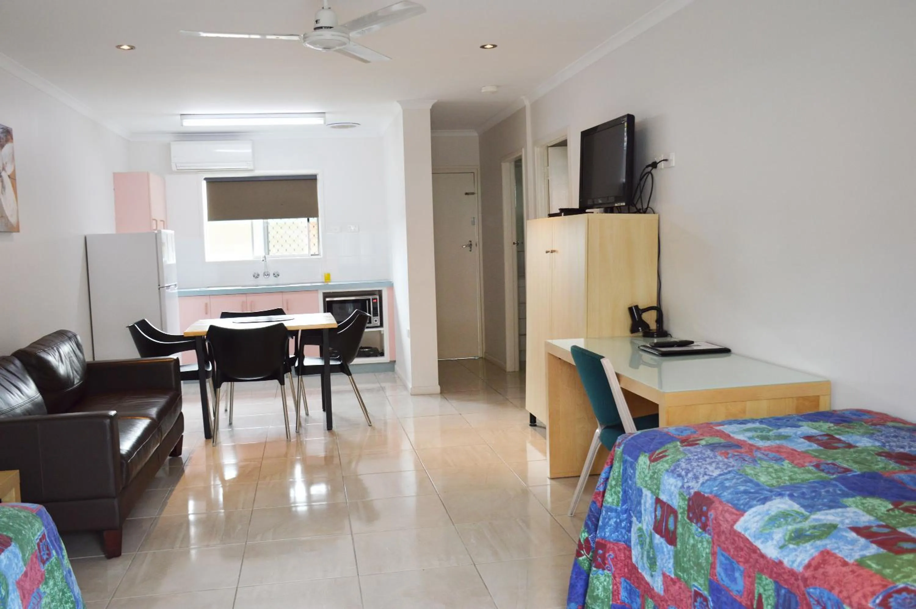 TV and multimedia, Bed in Rover Motel