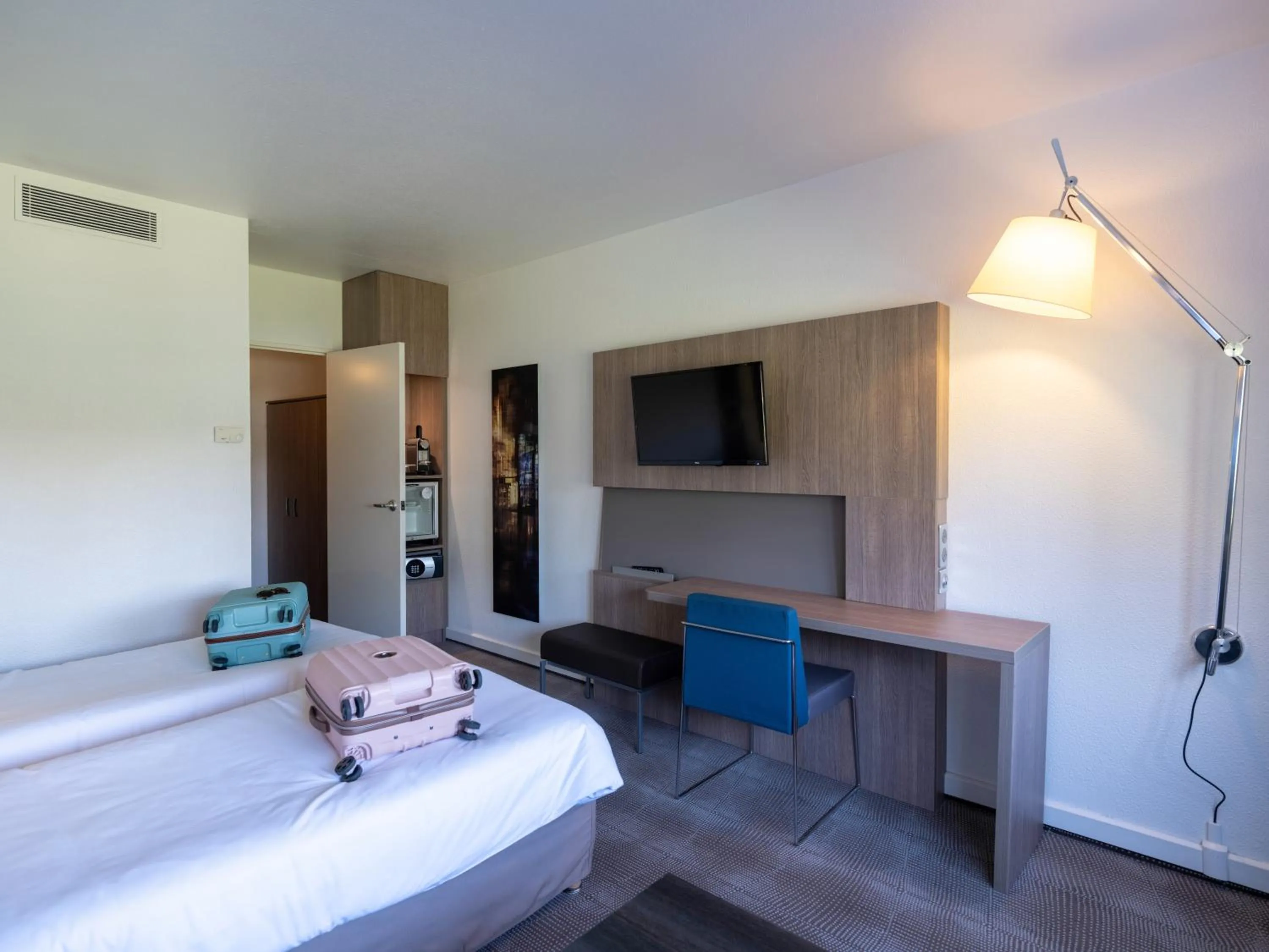 Photo of the whole room, Bed in Novotel Nantes Centre Gare