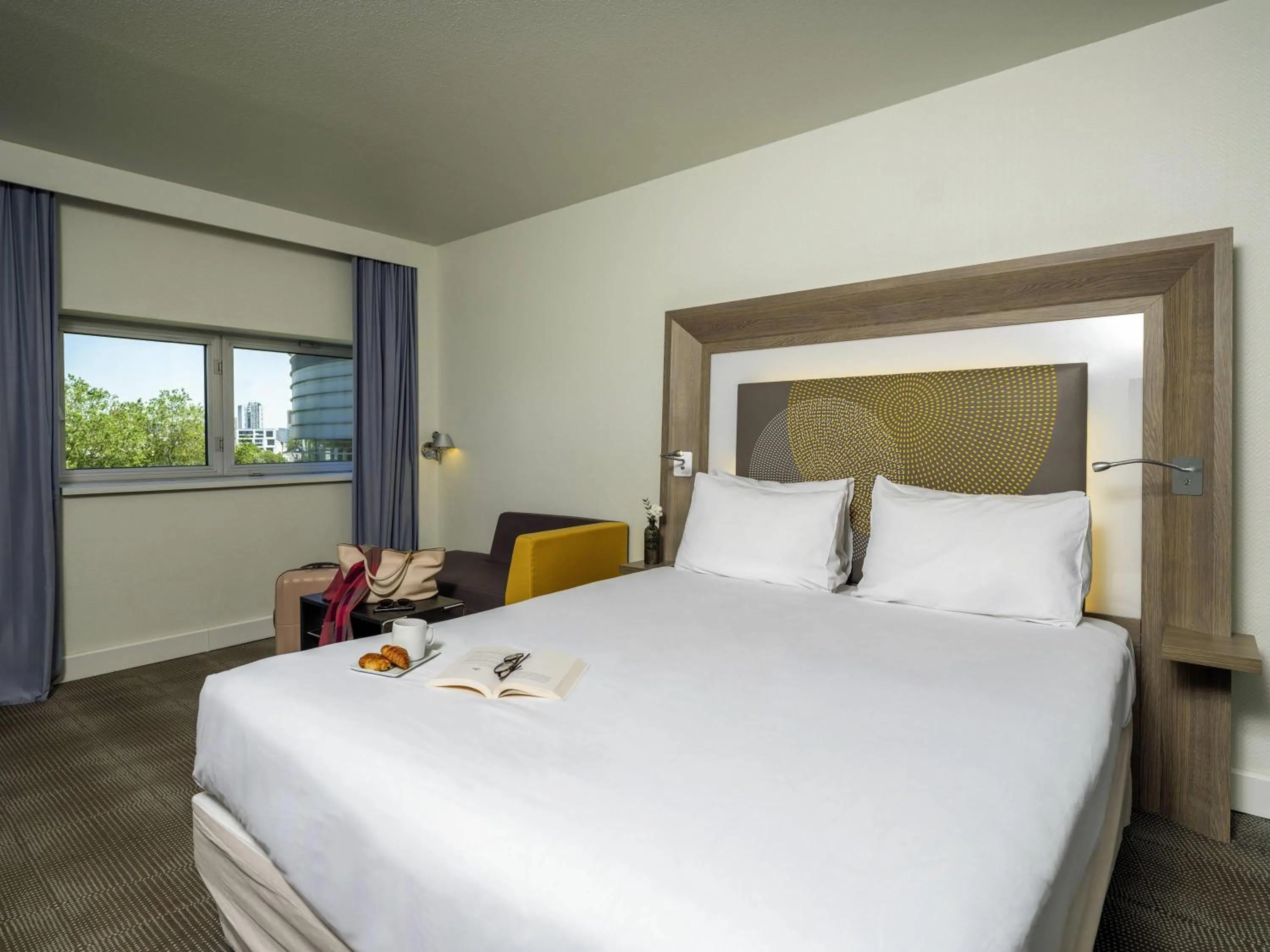 Bedroom, Bed in Novotel Nantes Centre Gare