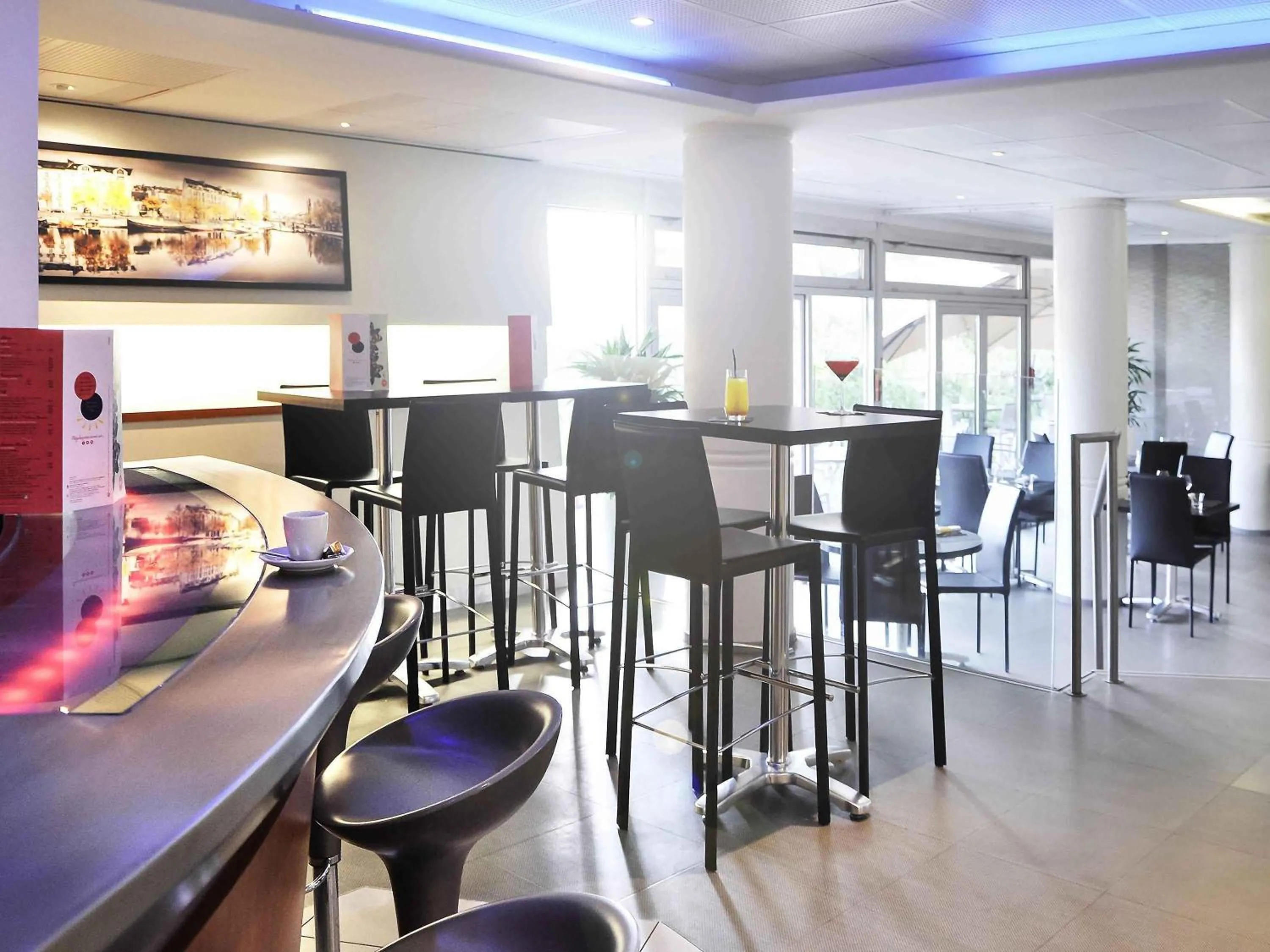 Lounge or bar in Novotel Nantes Centre Gare