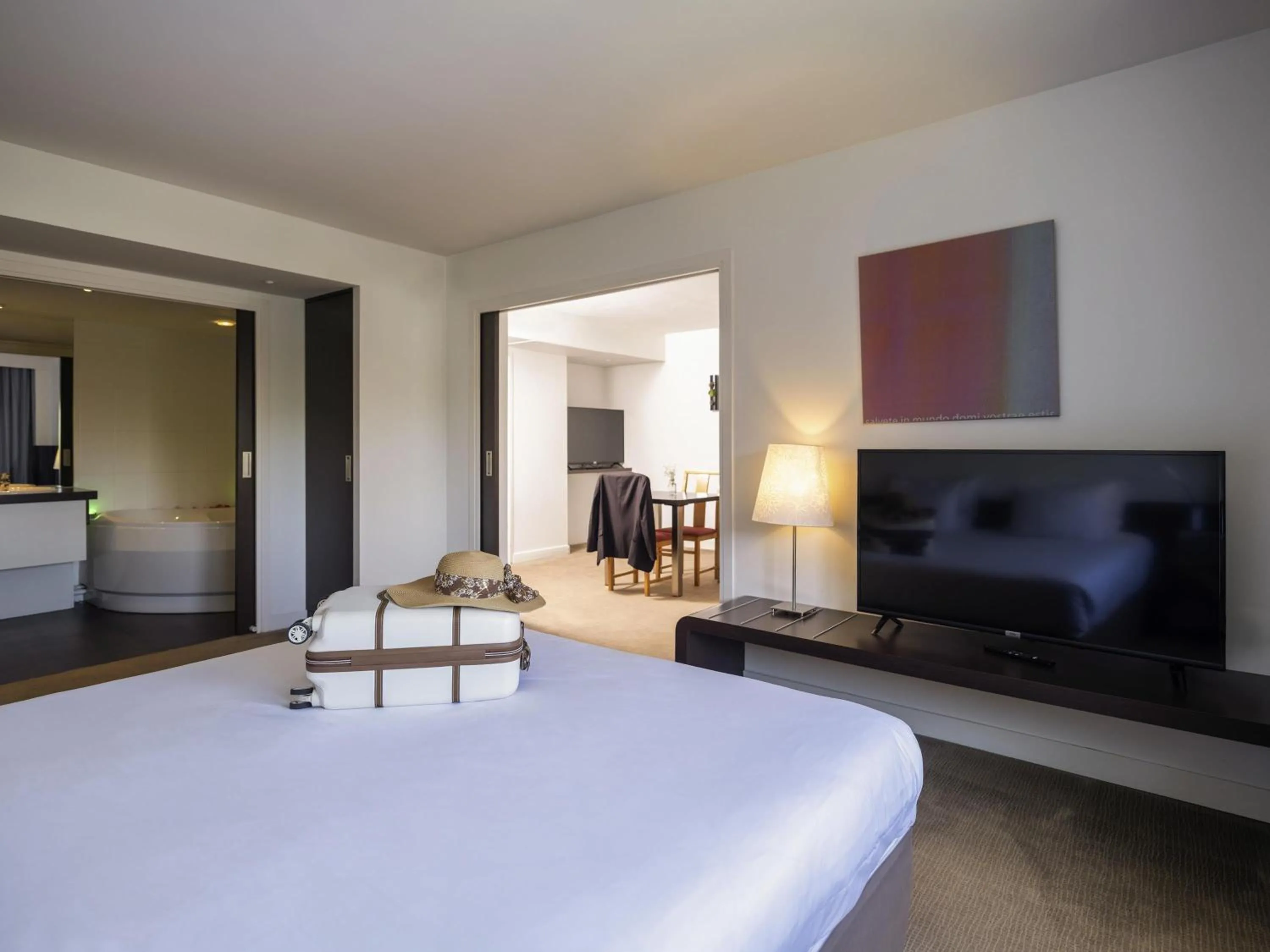 Bedroom, Bed in Novotel Nantes Centre Gare