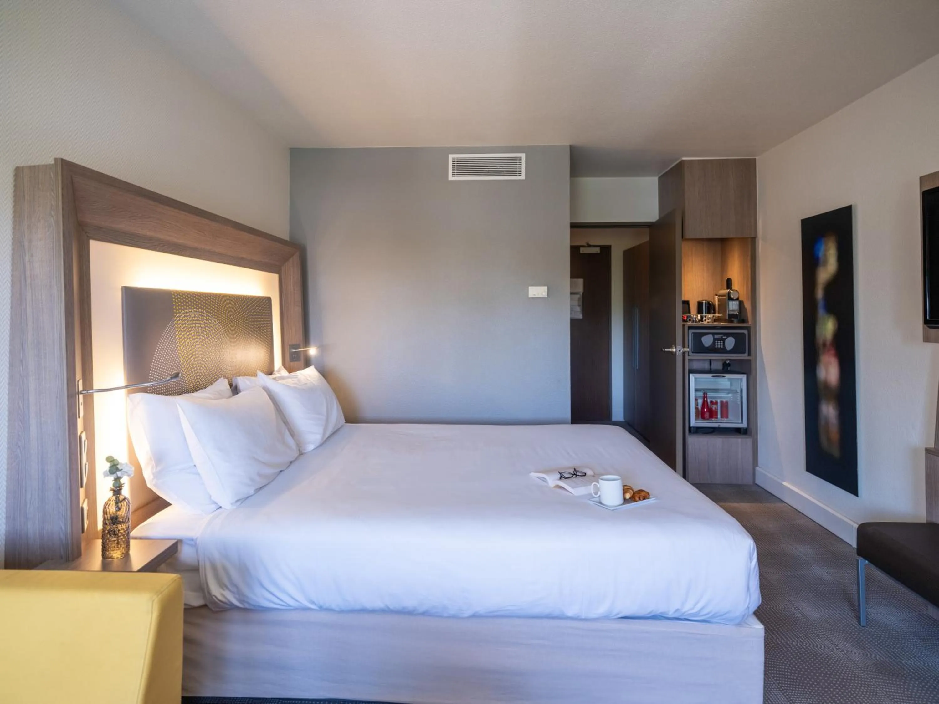 Photo of the whole room, Bed in Novotel Nantes Centre Gare