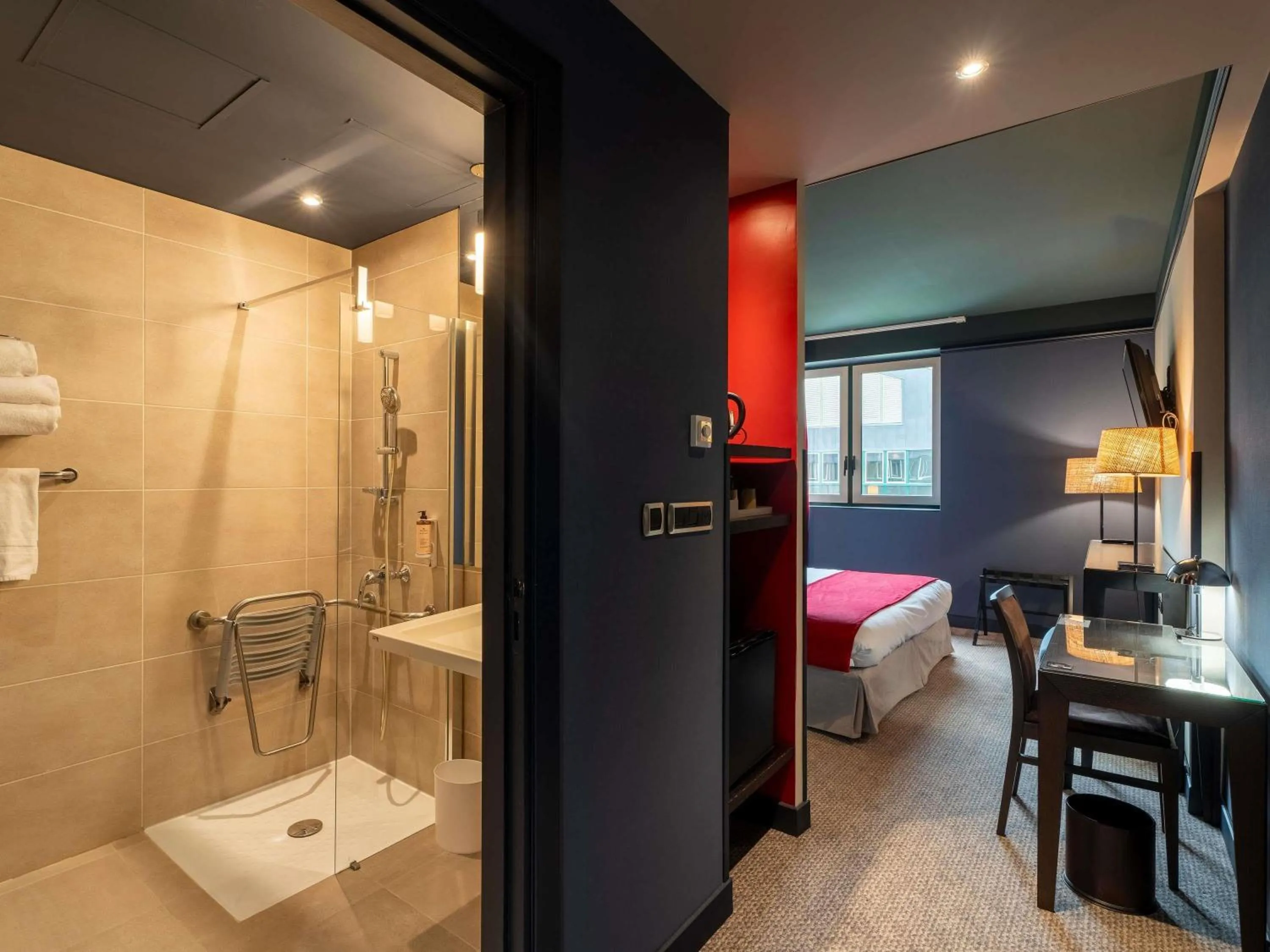 Bedroom, Bed in Mercure Bordeaux Chateau Chartrons