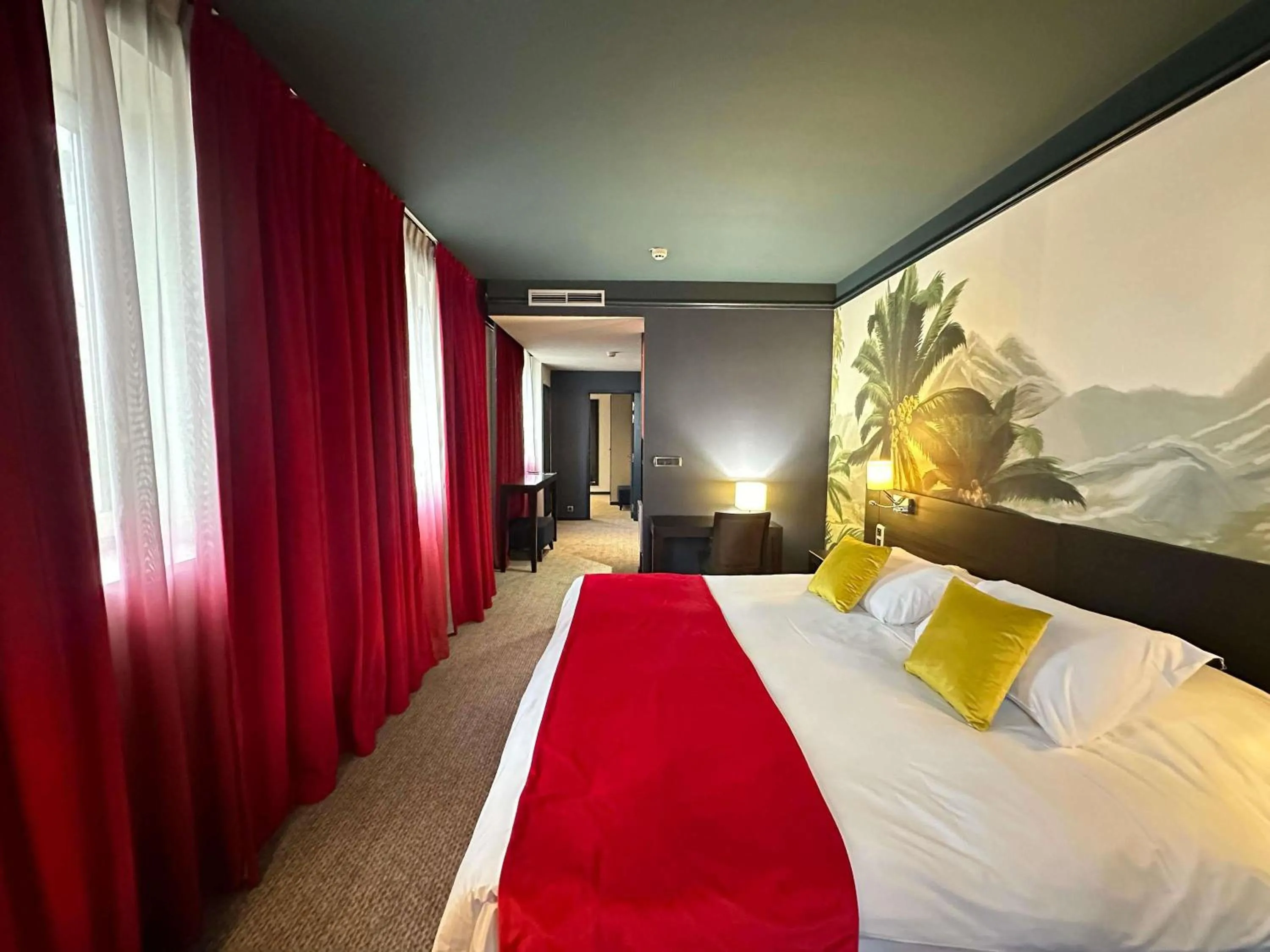 Bedroom, Bed in Mercure Bordeaux Chateau Chartrons