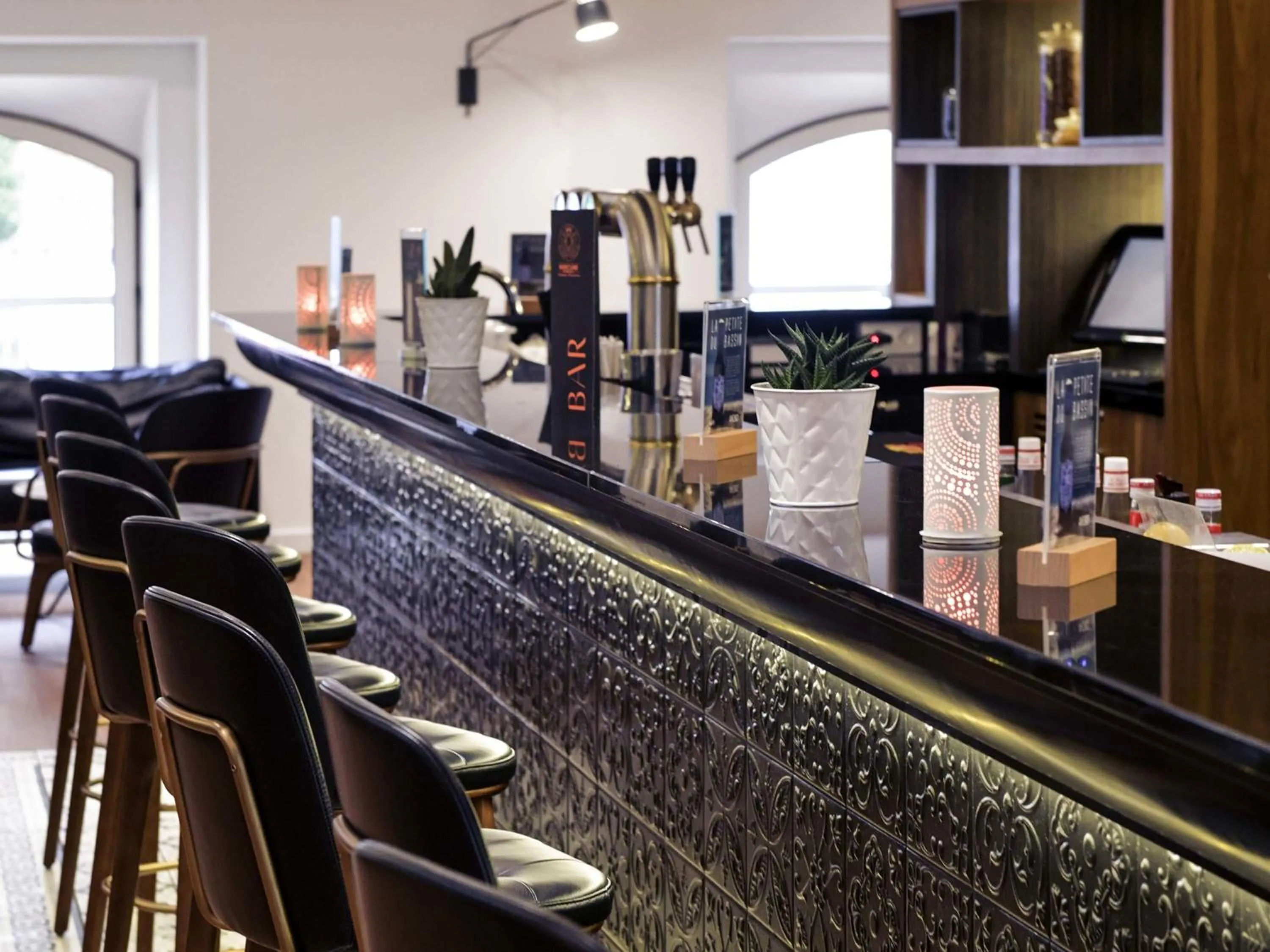 Lounge or bar in Mercure Bordeaux Chateau Chartrons