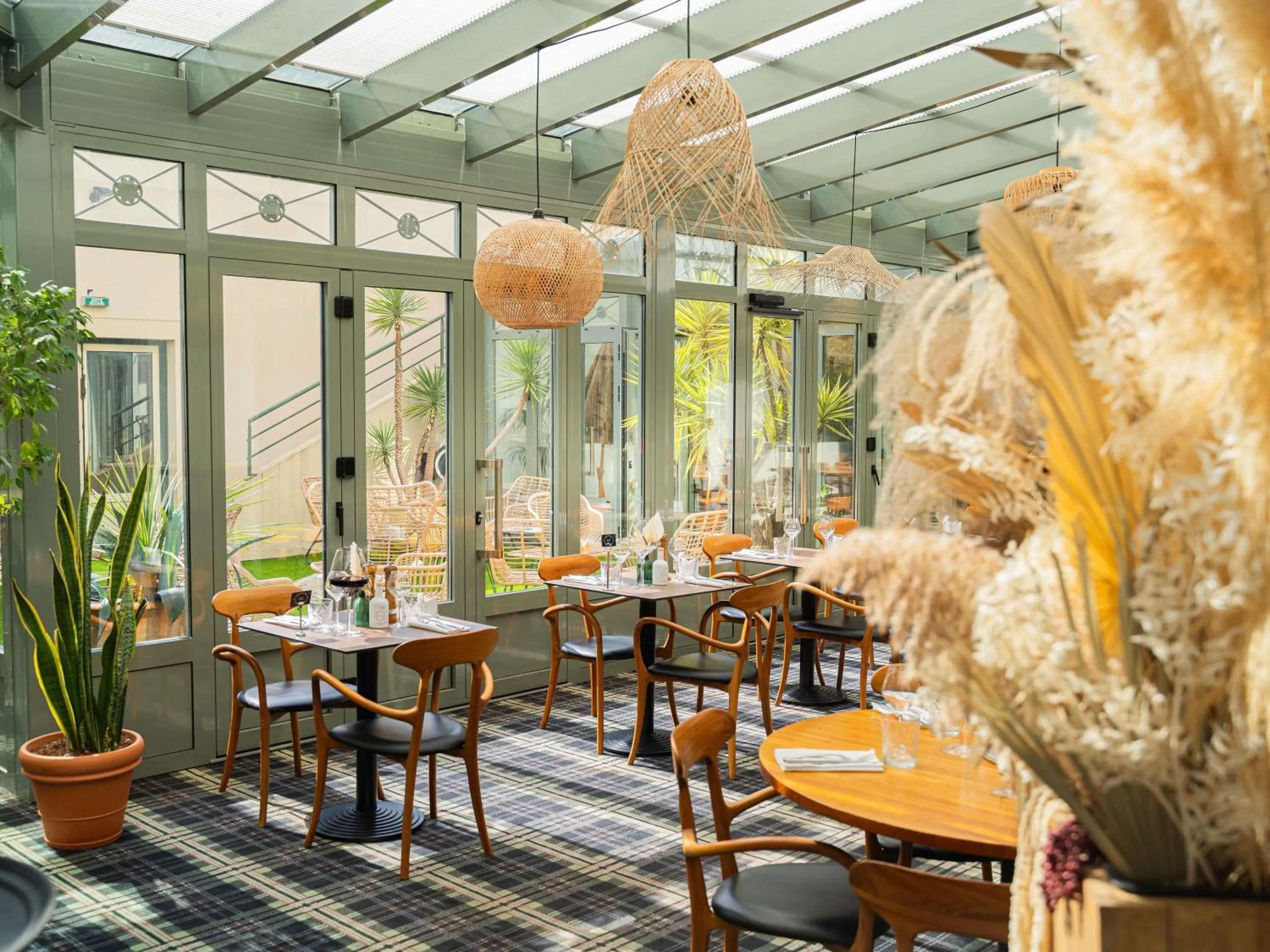 Restaurant/places to eat in Mercure Bordeaux Chateau Chartrons