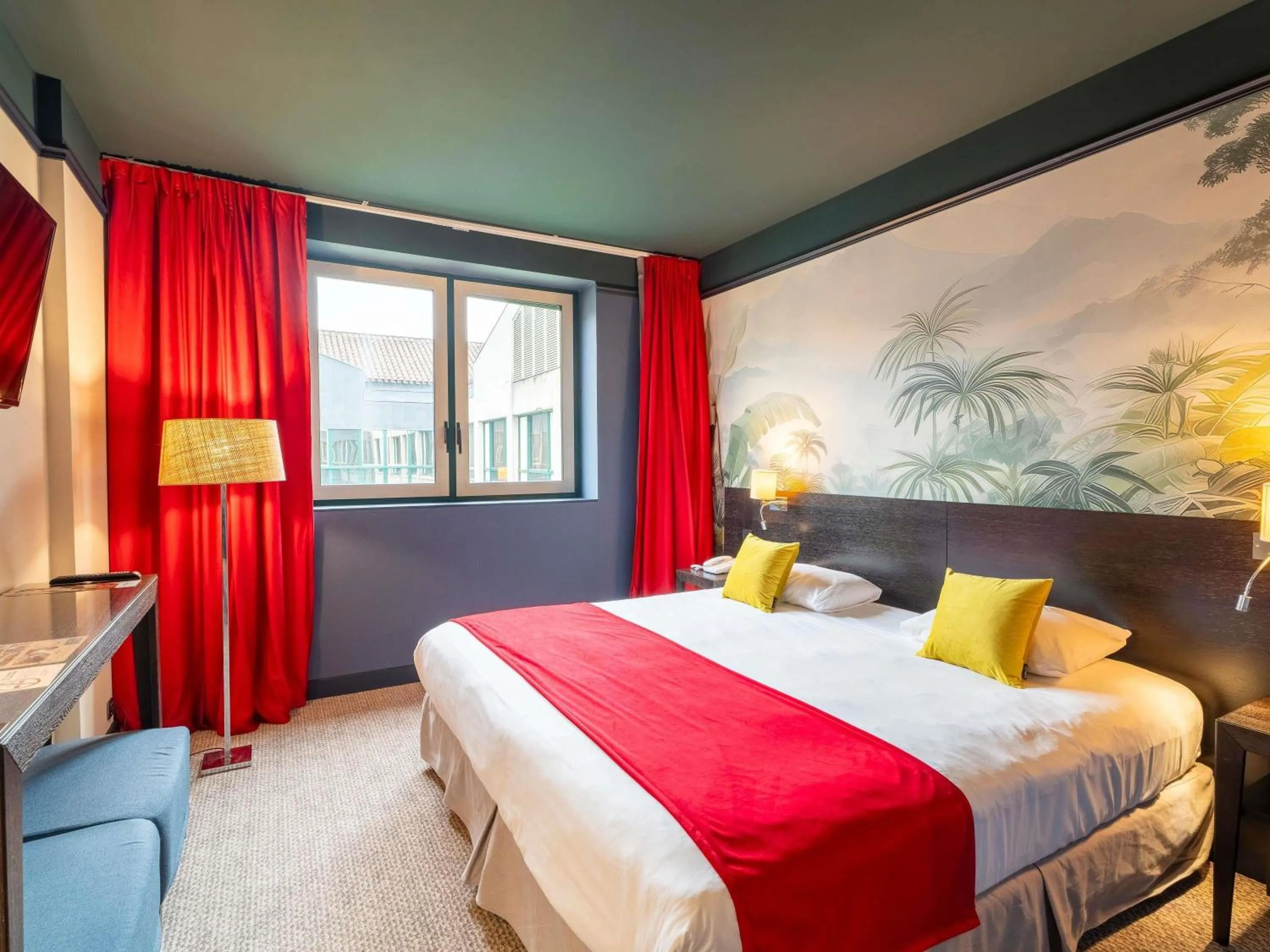 Bedroom, Bed in Mercure Bordeaux Chateau Chartrons