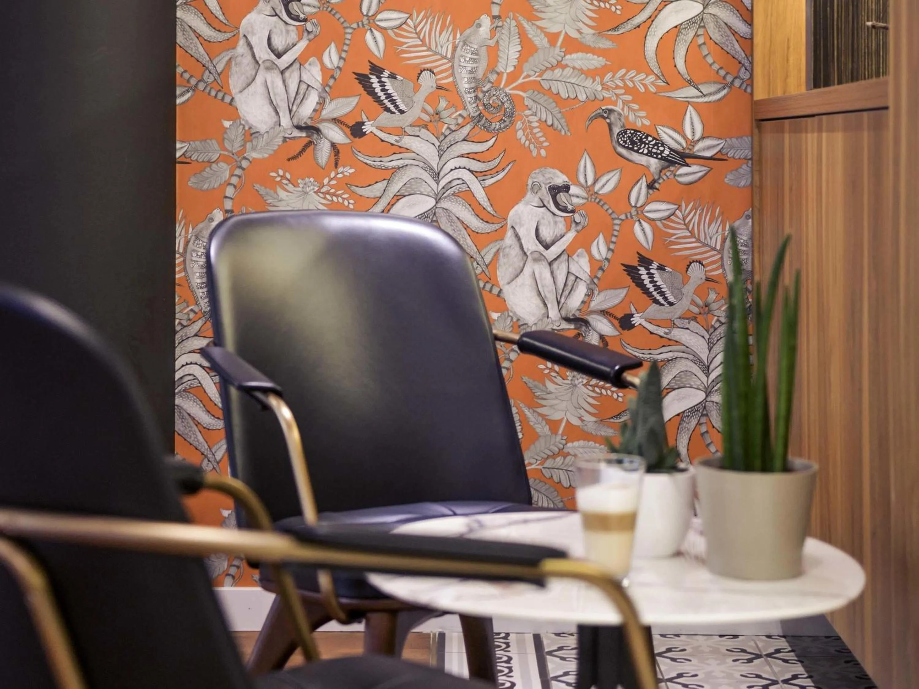 Lounge or bar in Mercure Bordeaux Chateau Chartrons