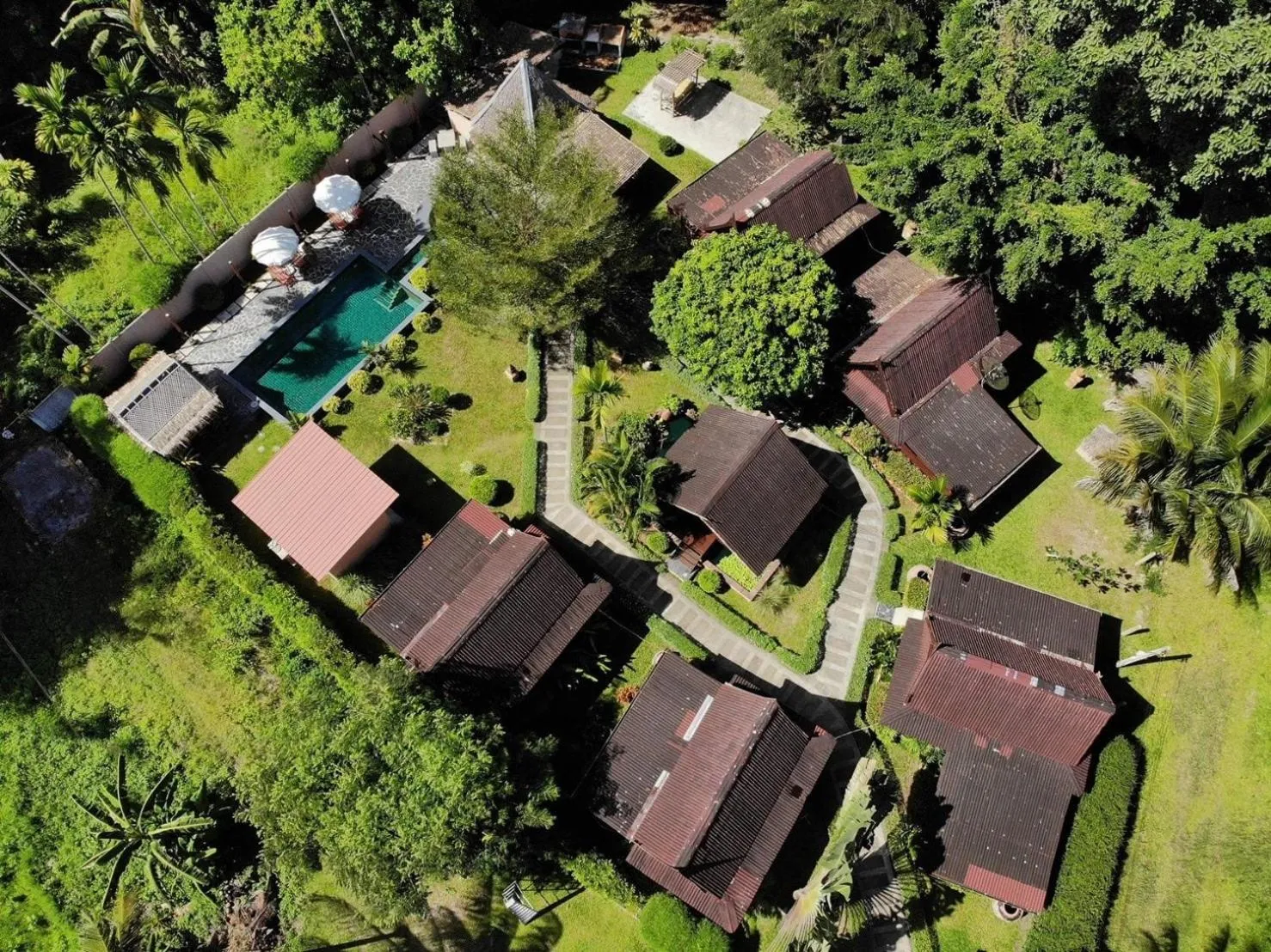 Property building in Leeloo Paradise