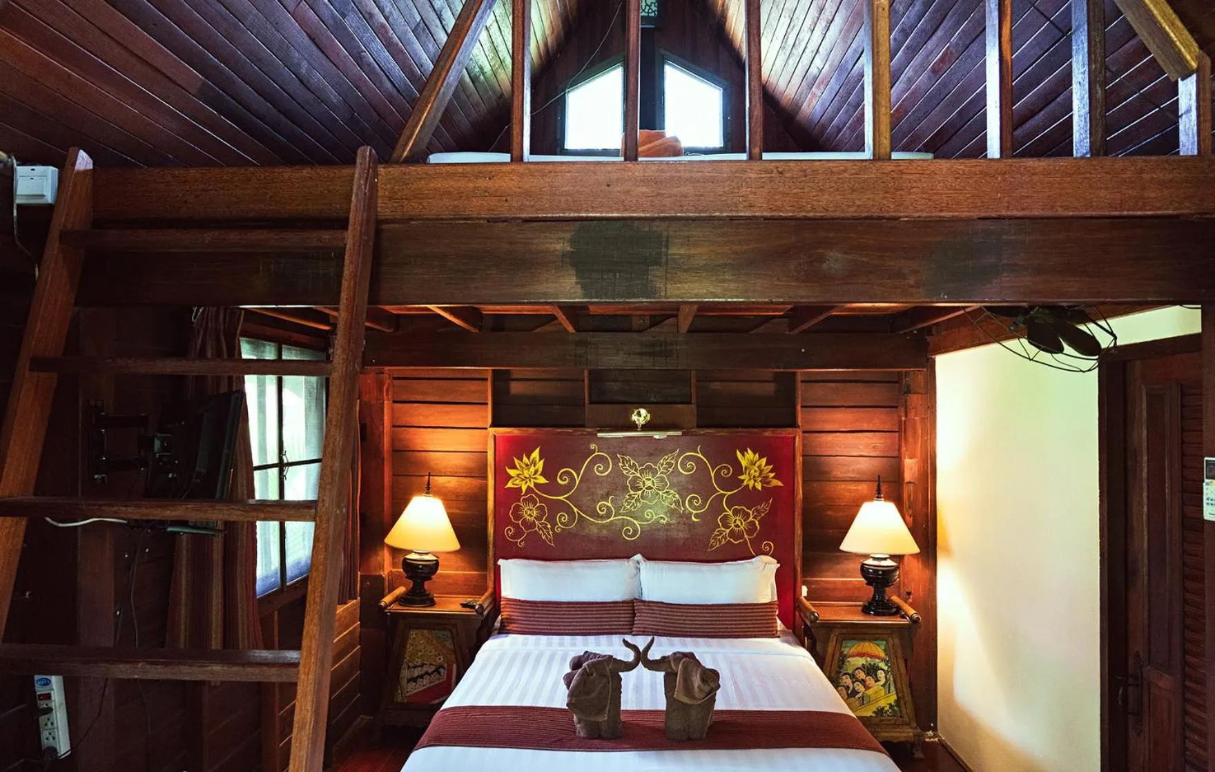 Photo of the whole room, Bed in Leeloo Paradise