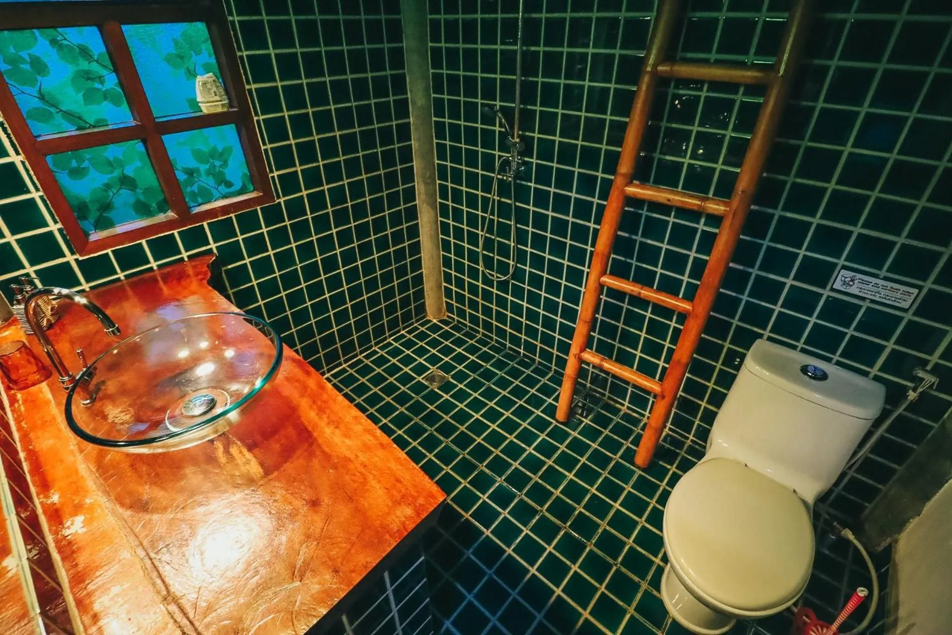 Bathroom in Leeloo Paradise