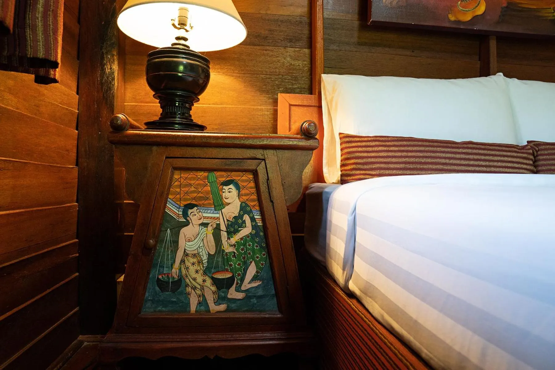 Bedroom, Bed in Leeloo Paradise