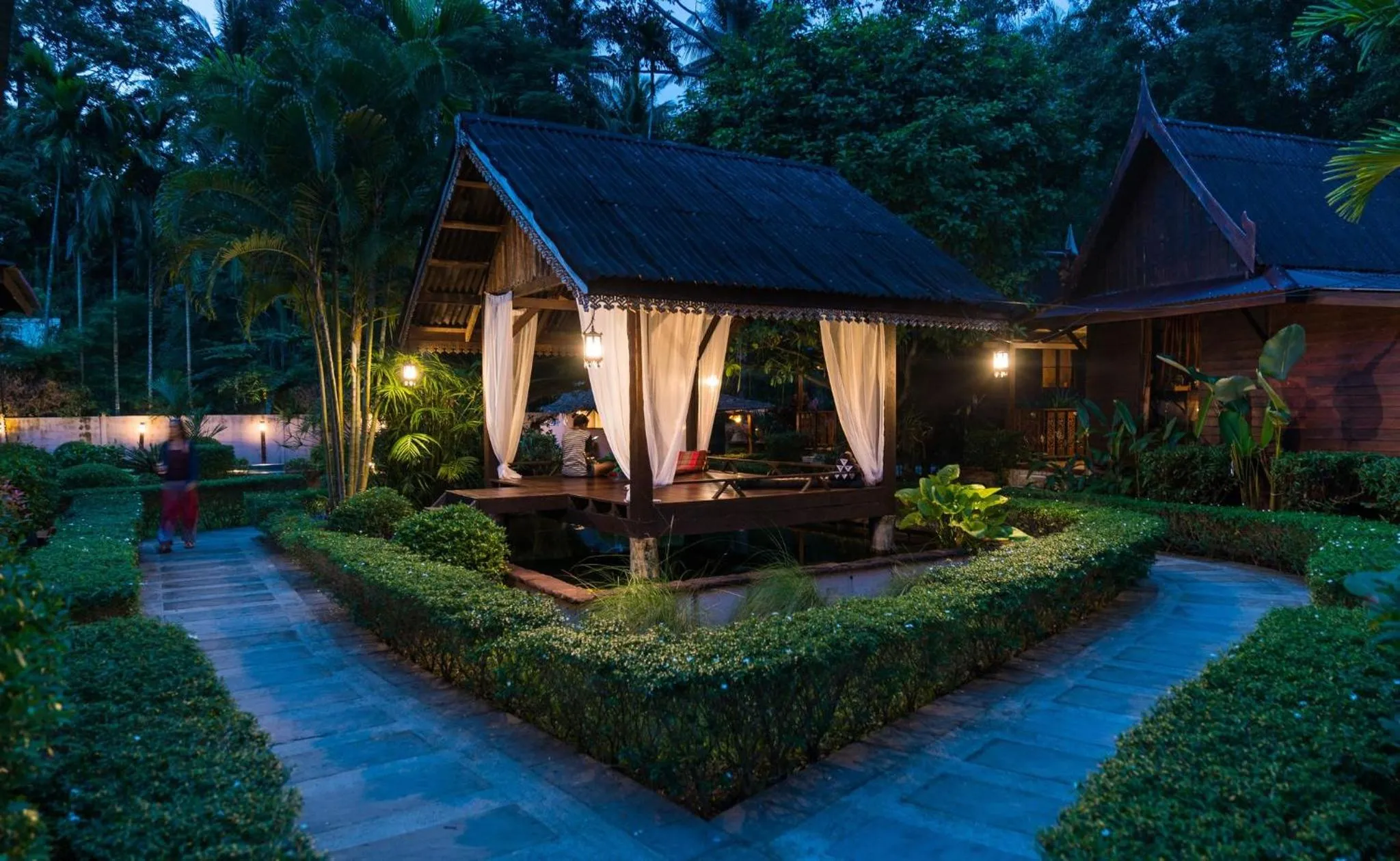 Property building in Leeloo Paradise