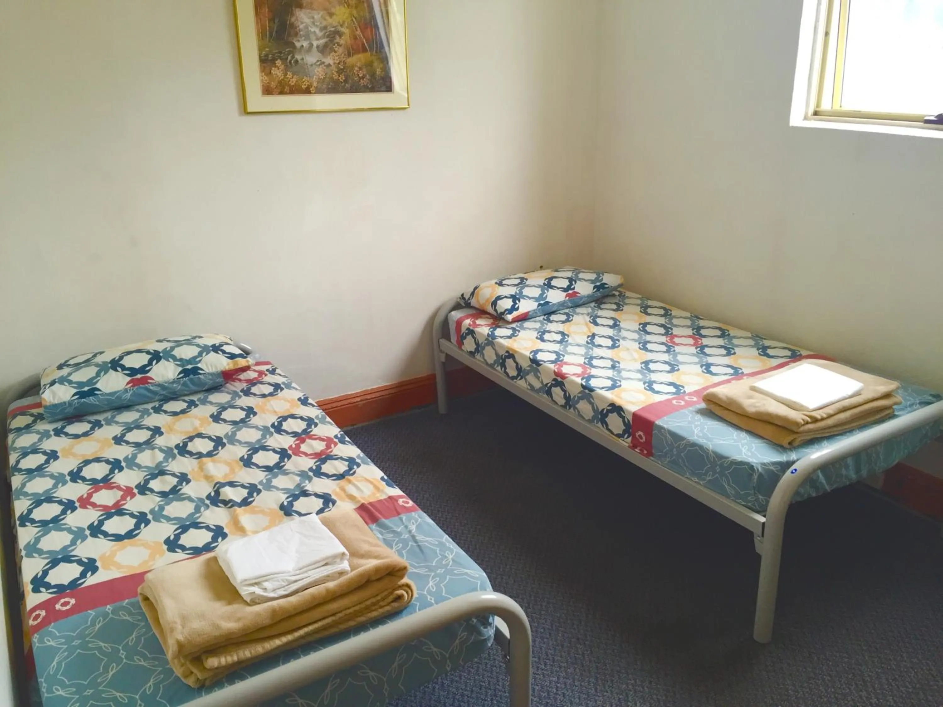 Day, Bed in Hay Street Traveller's Inn