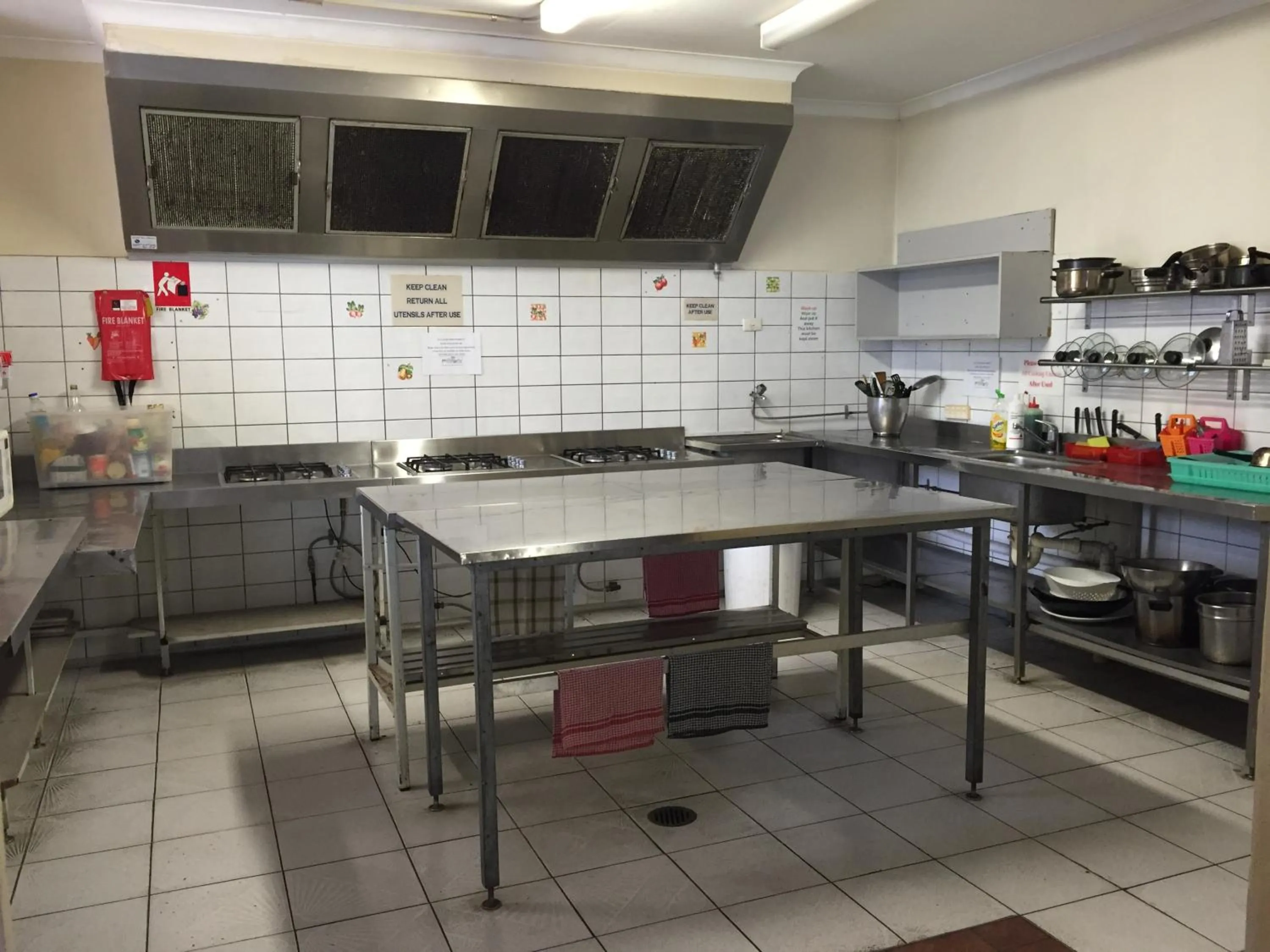 Kitchen or kitchenette in Hay Street Traveller's Inn