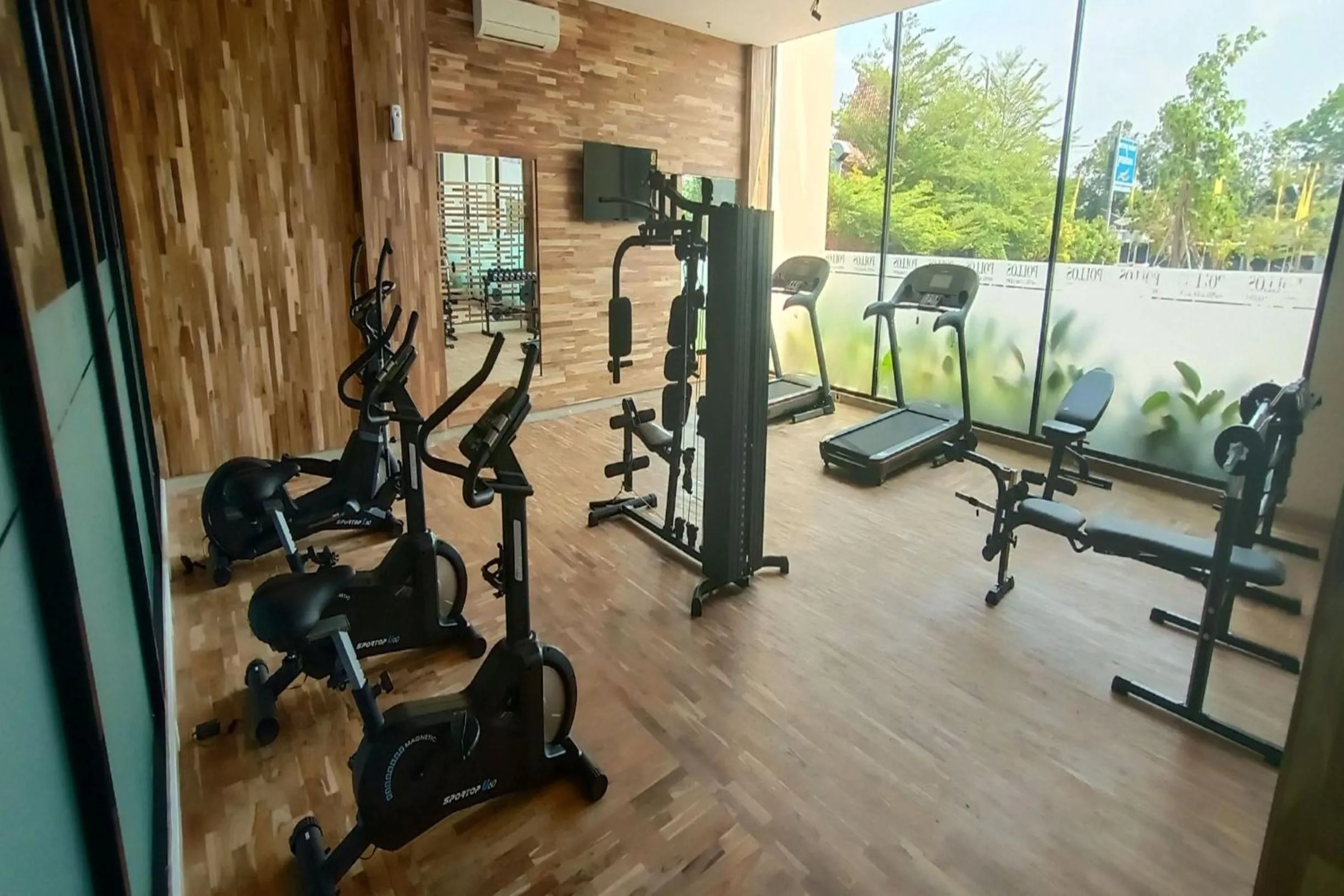 Fitness centre/facilities in Pollos Hotel & Gallery