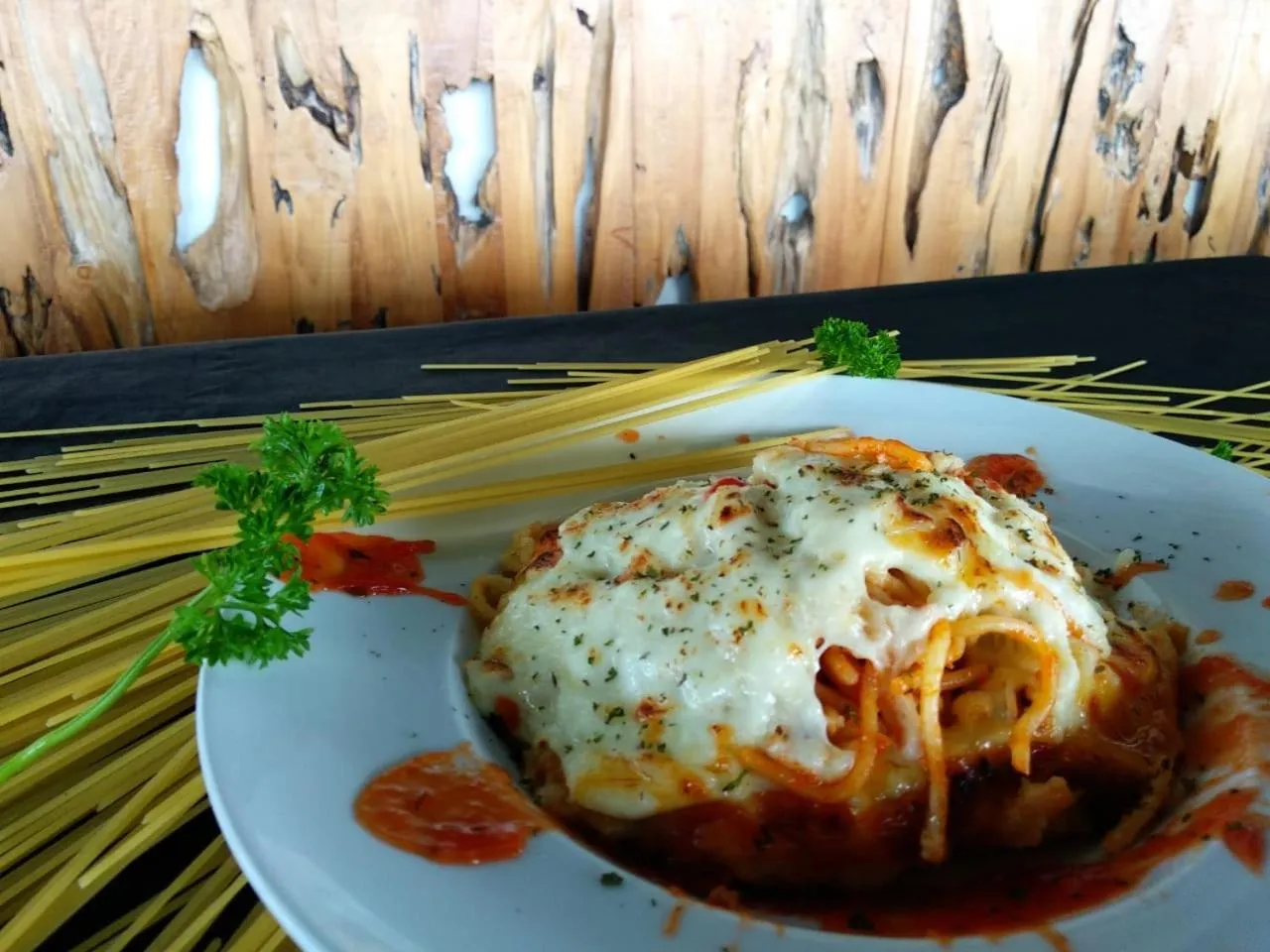 Food and drinks in Pollos Hotel & Gallery