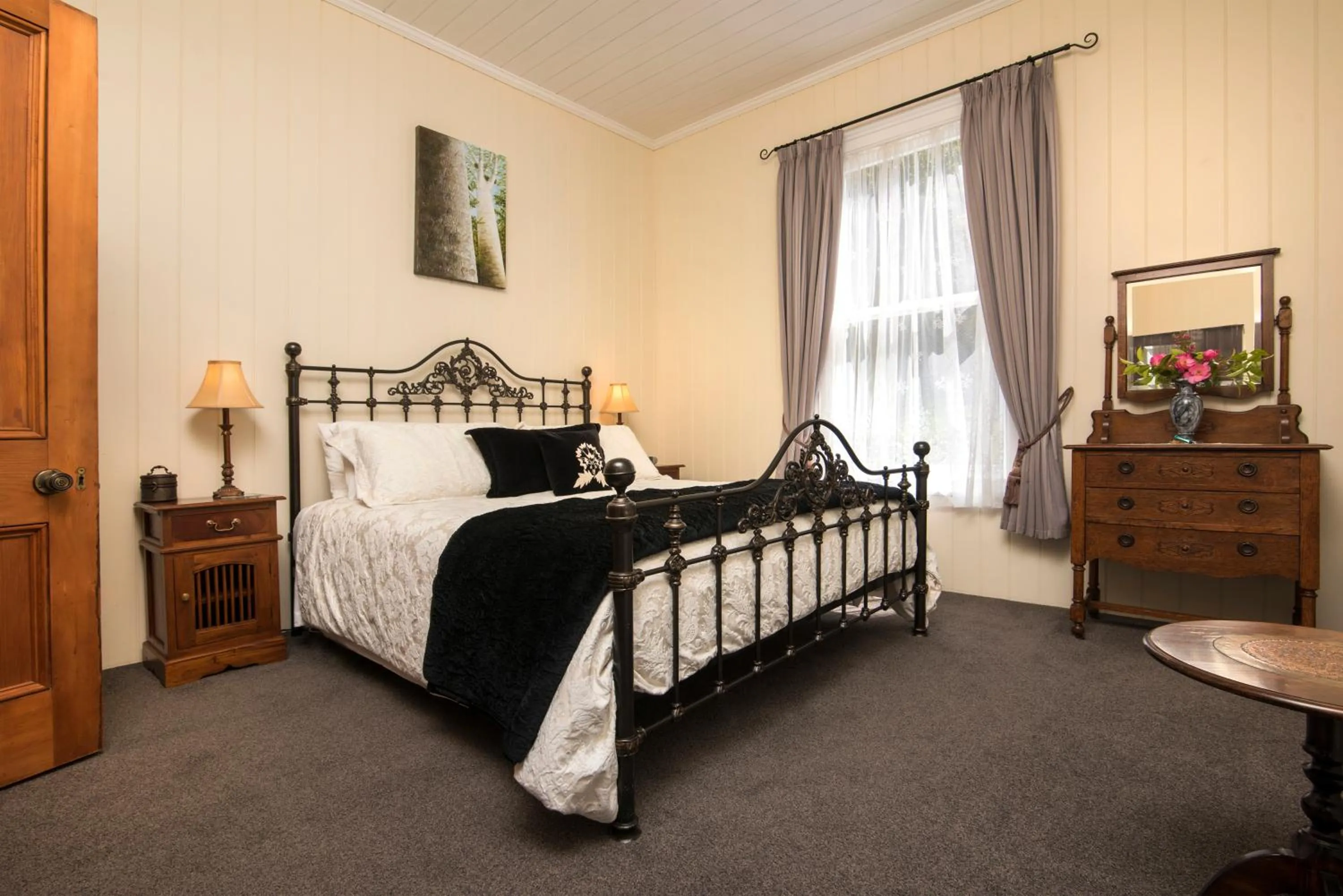 Photo of the whole room, Bed in Sennen House Boutique Accommodation