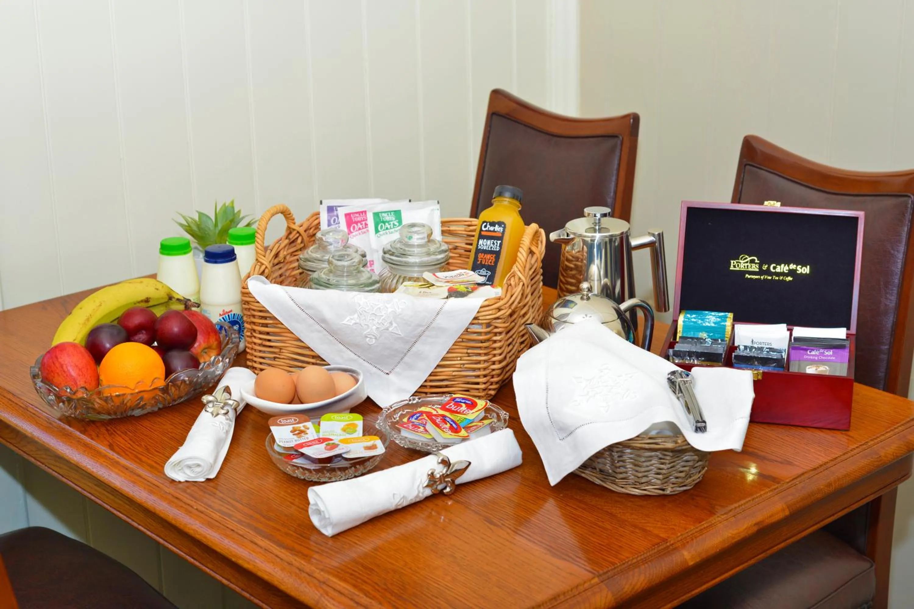 Food and drinks in Sennen House Boutique Accommodation