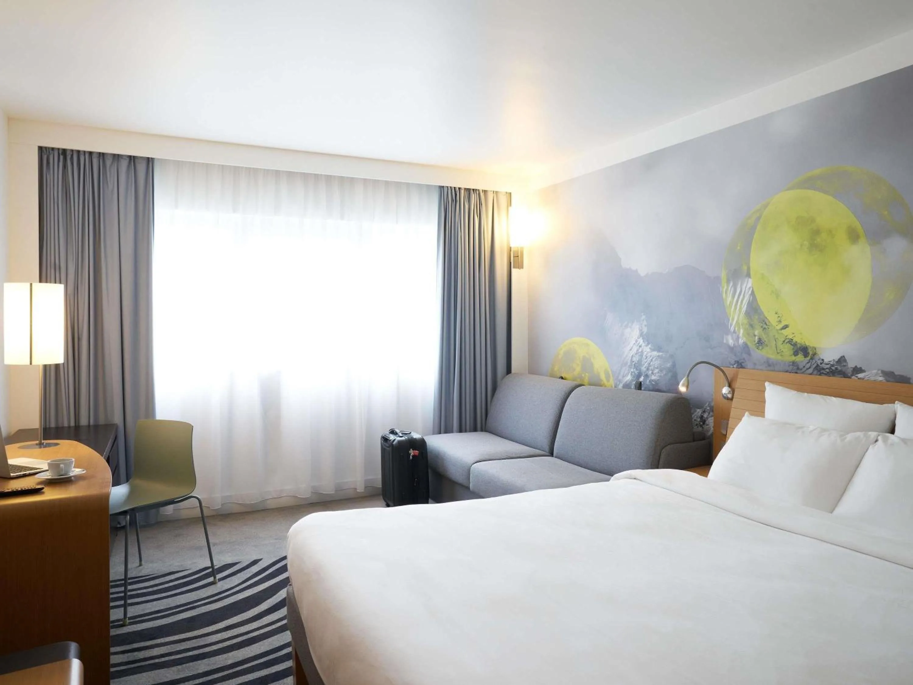 Bed in Novotel Marne La Vallée Collégien