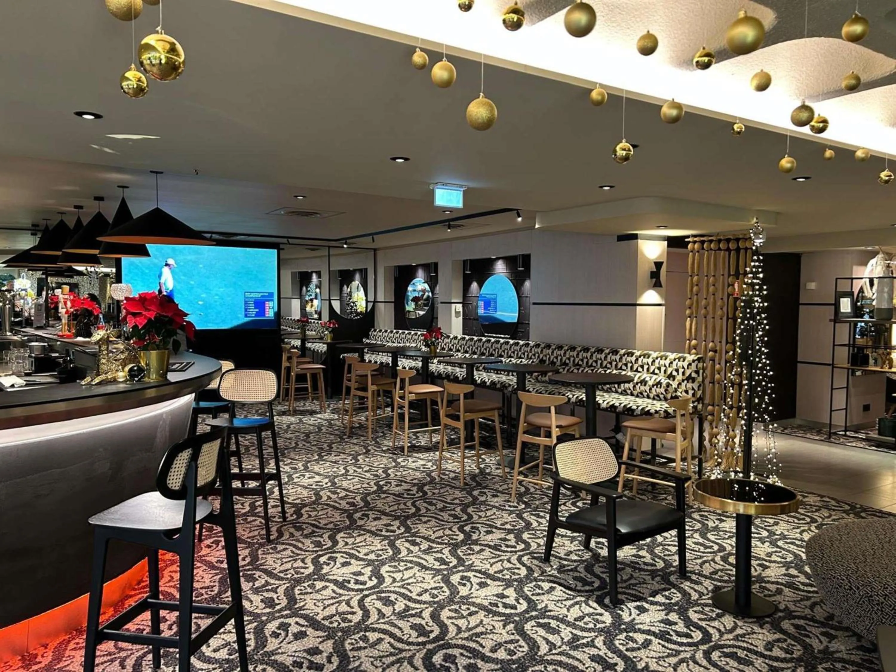 Lounge or bar in Novotel Marne La Vallée Collégien