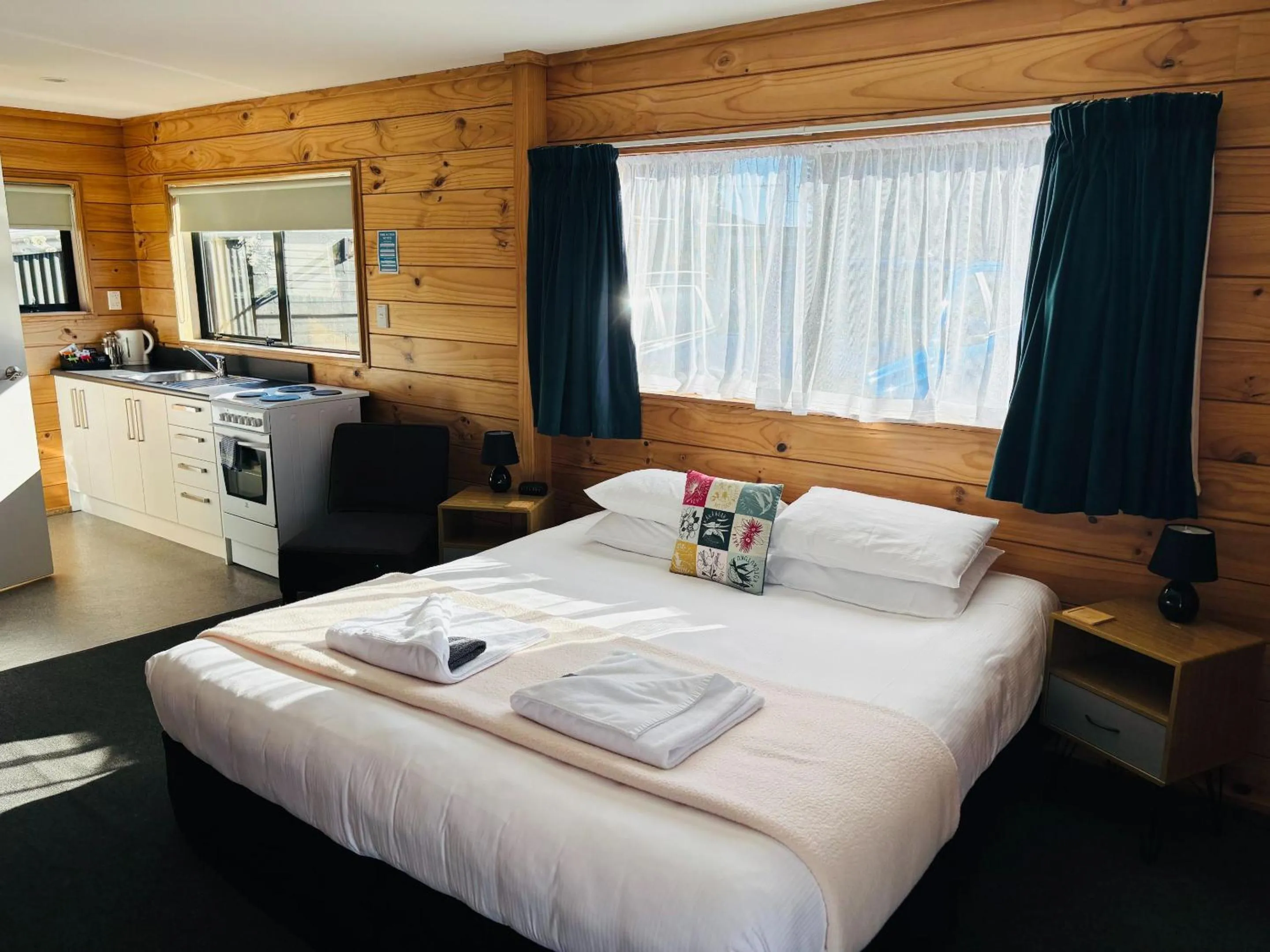 Bed in Buller Bridge Motel