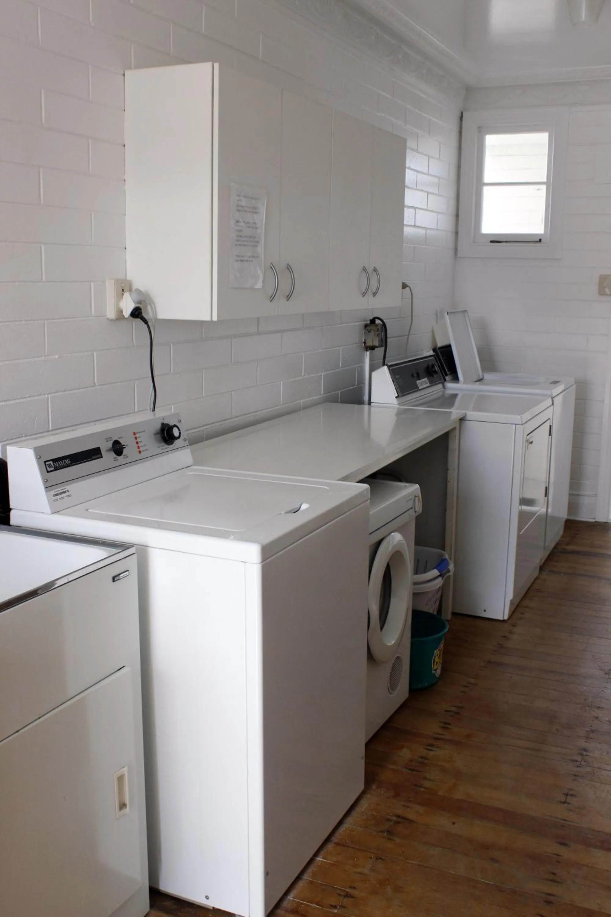 Area and facilities in Colonial Motel