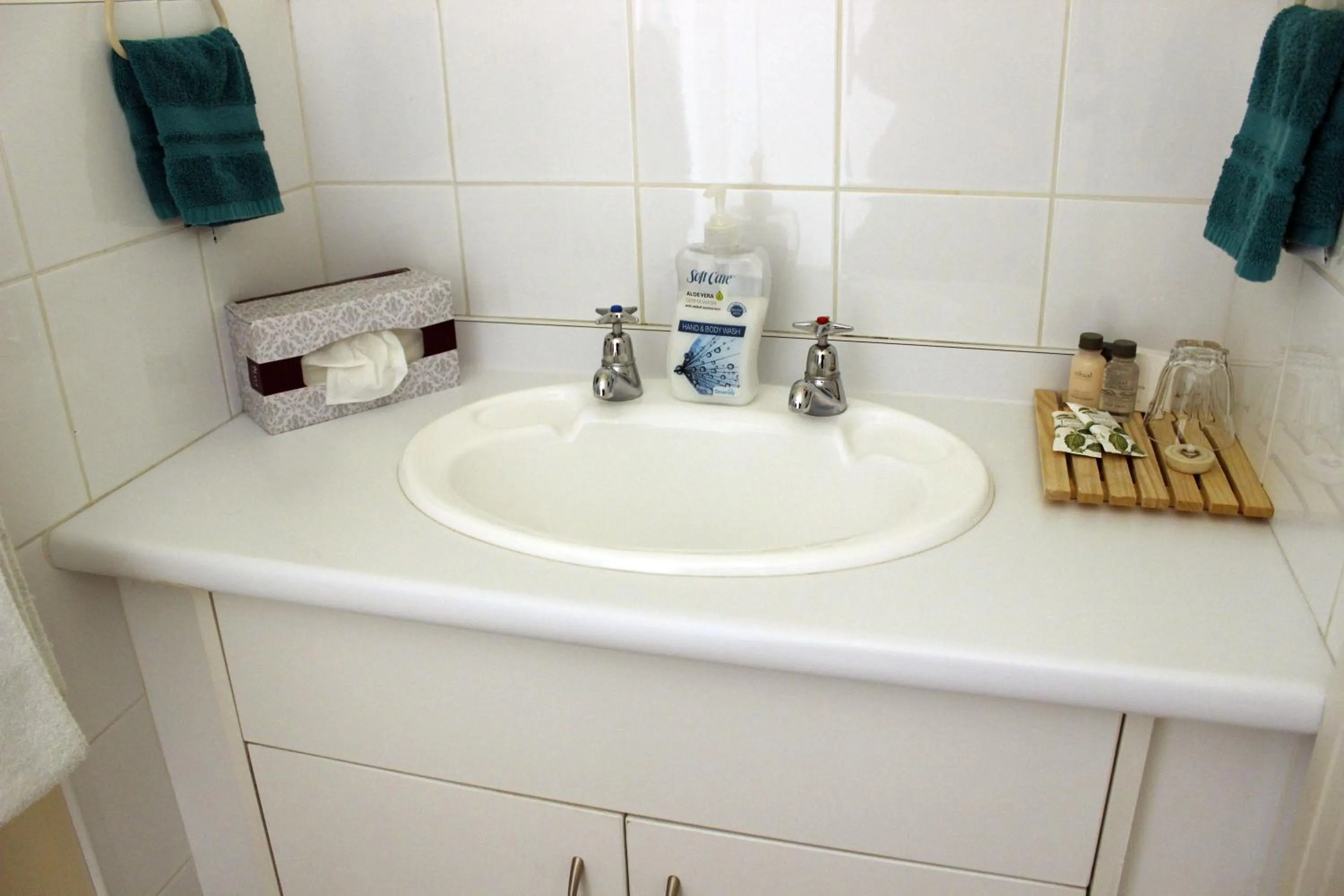 Bathroom in Colonial Motel