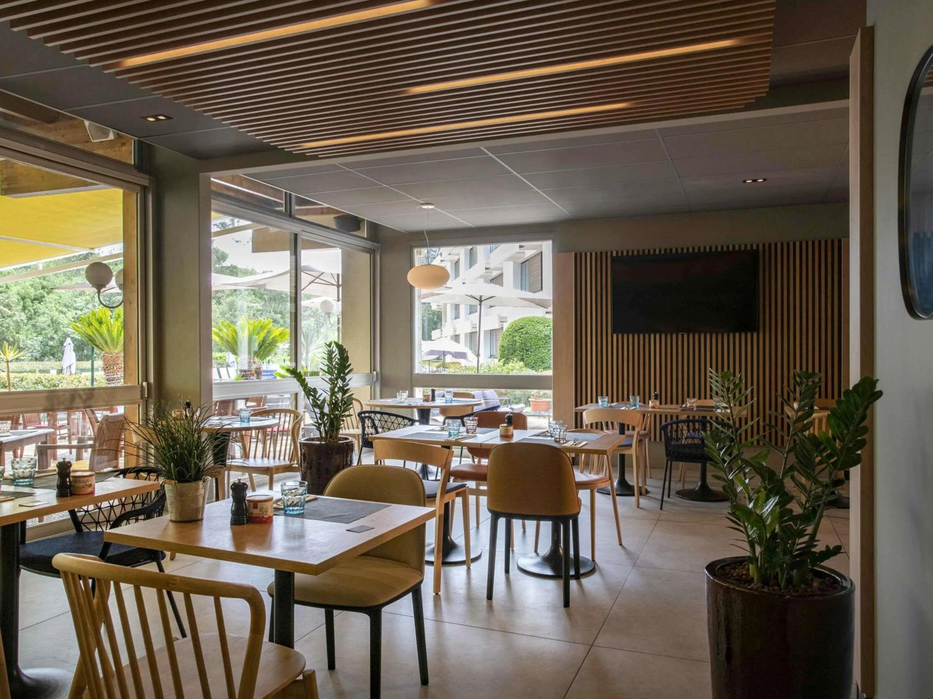 Restaurant/places to eat in Novotel Antibes Sophia Antipolis