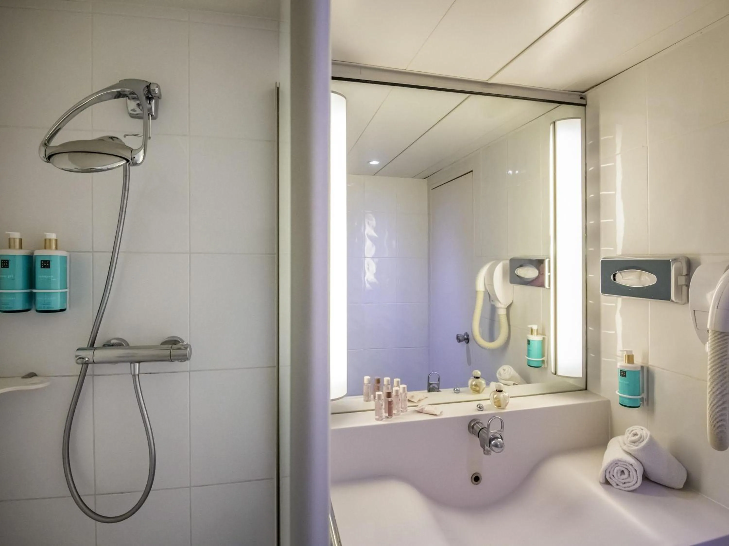 Bedroom in Novotel Antibes Sophia Antipolis