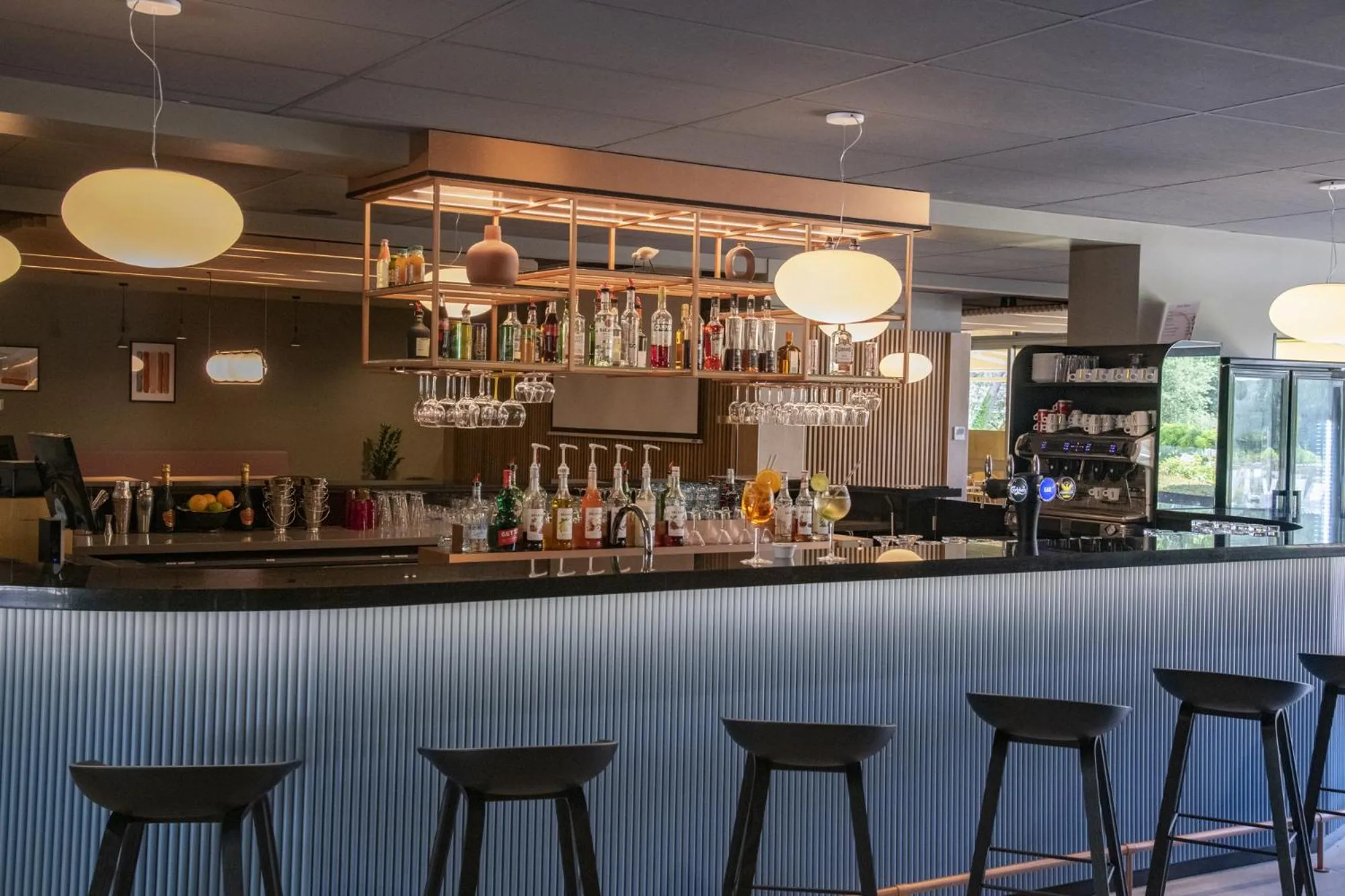 Lounge or bar in Novotel Antibes Sophia Antipolis