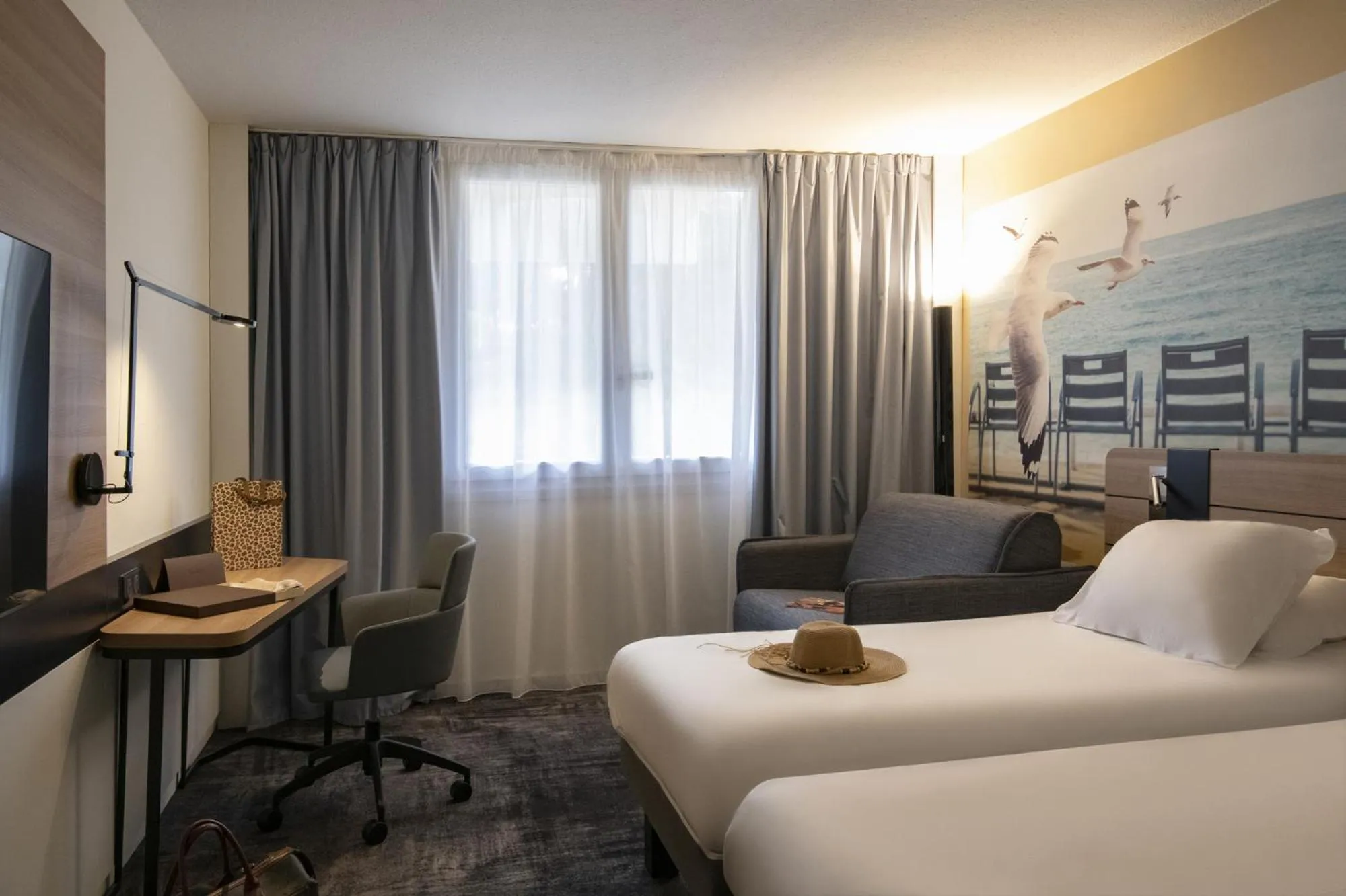 Bedroom, Bed in Novotel Antibes Sophia Antipolis