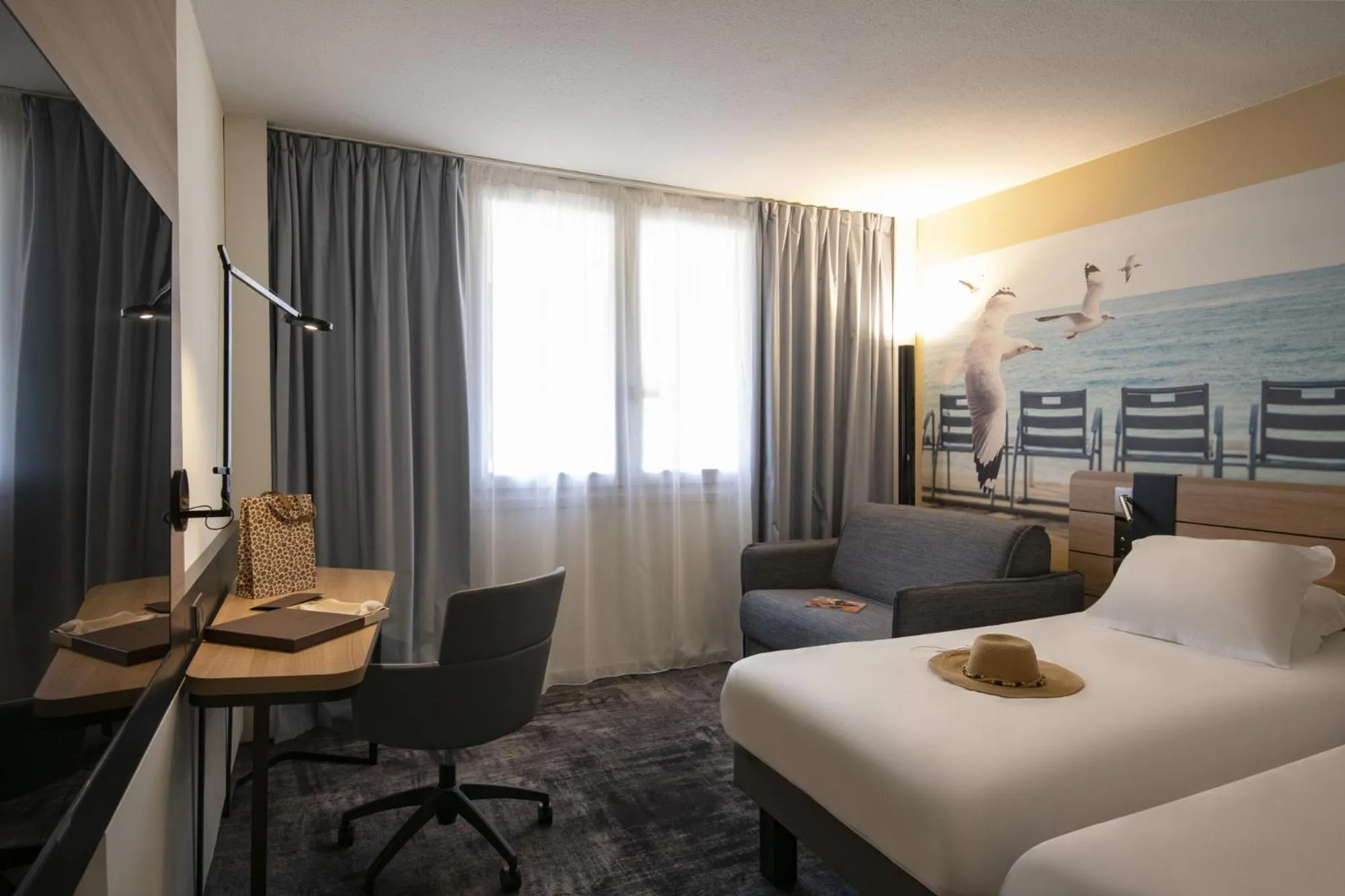 Bedroom, Bed in Novotel Antibes Sophia Antipolis