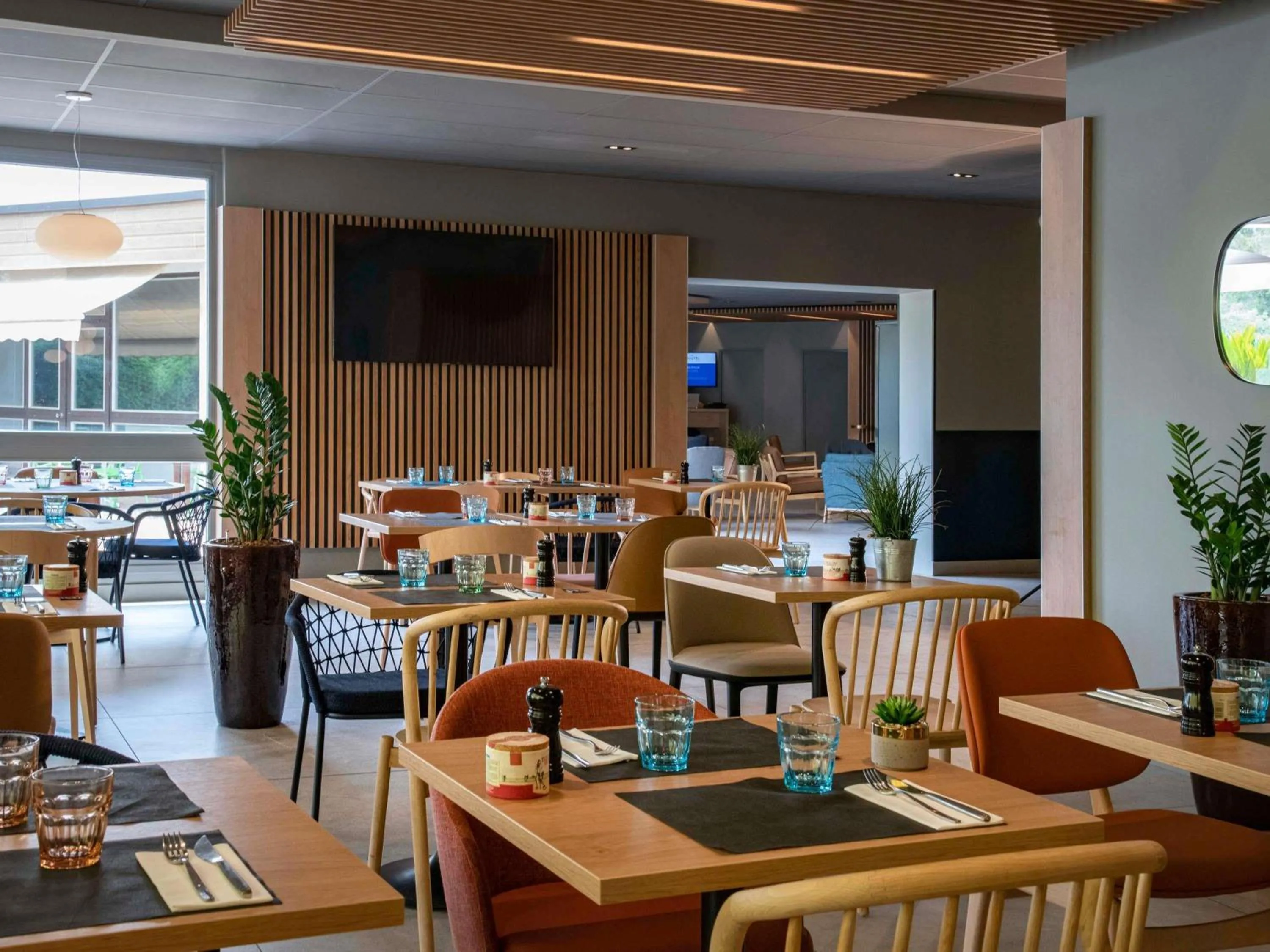 Restaurant/places to eat in Novotel Antibes Sophia Antipolis