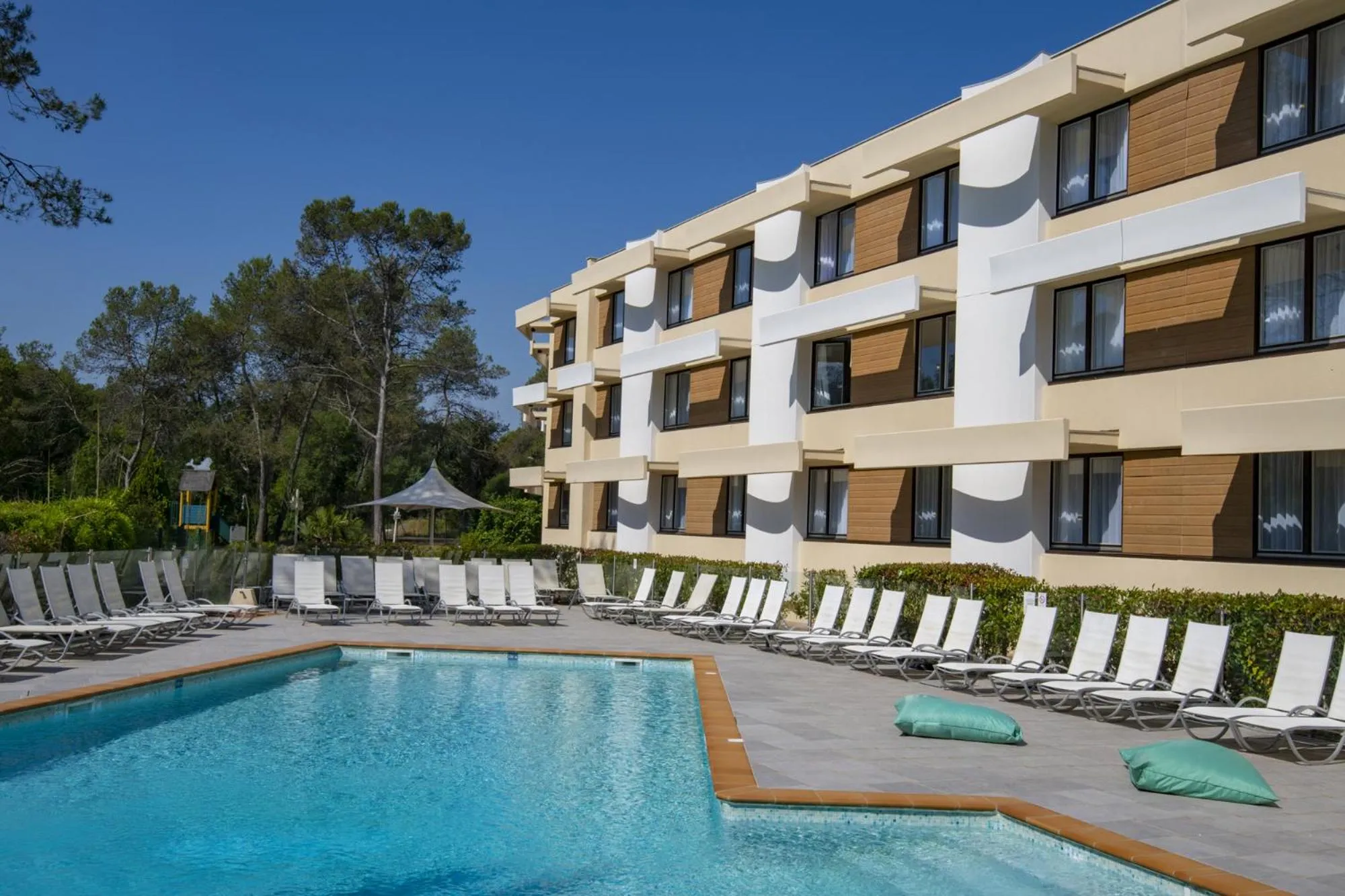 Swimming pool in Novotel Antibes Sophia Antipolis