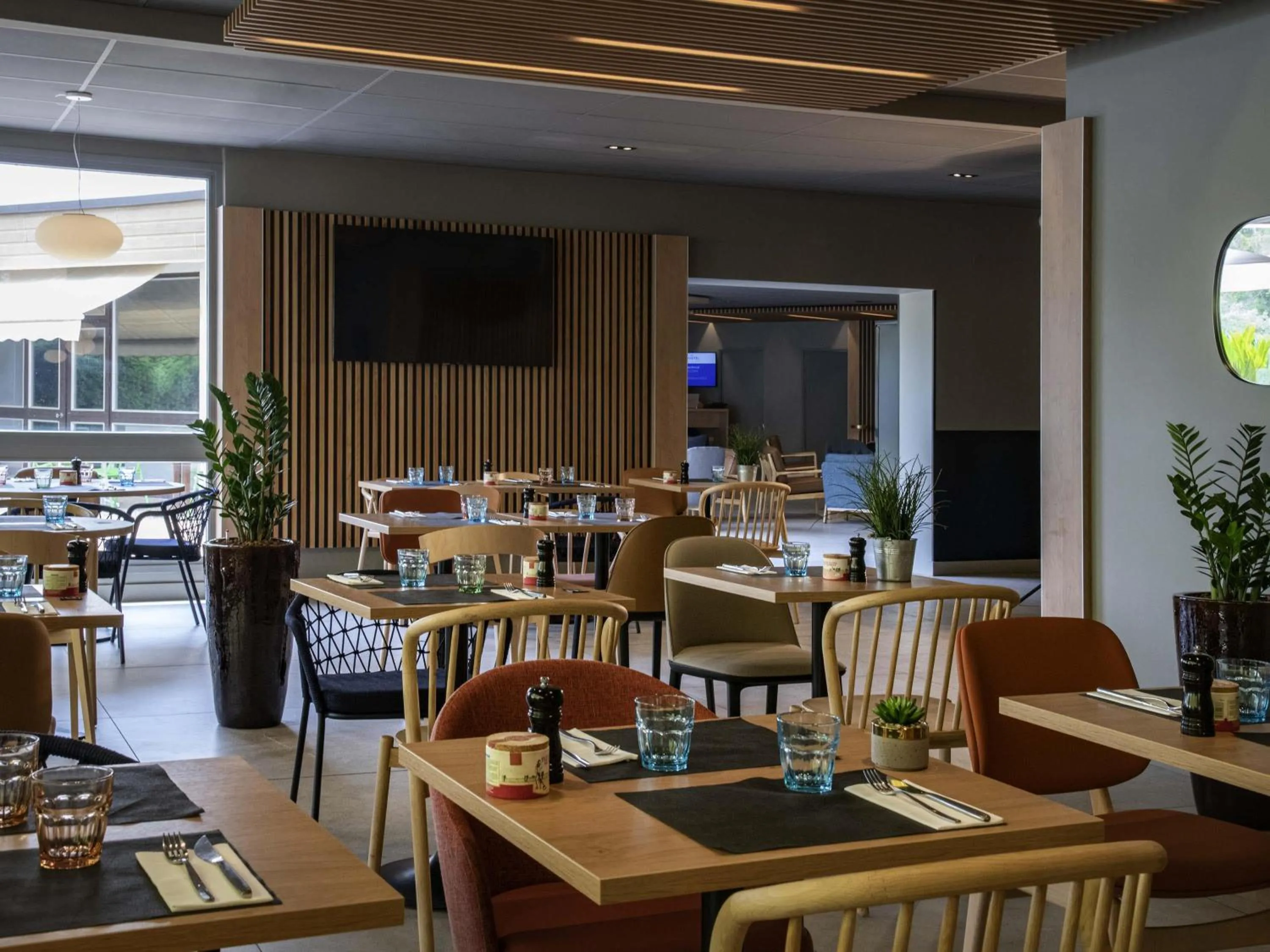 Restaurant/places to eat in Novotel Antibes Sophia Antipolis