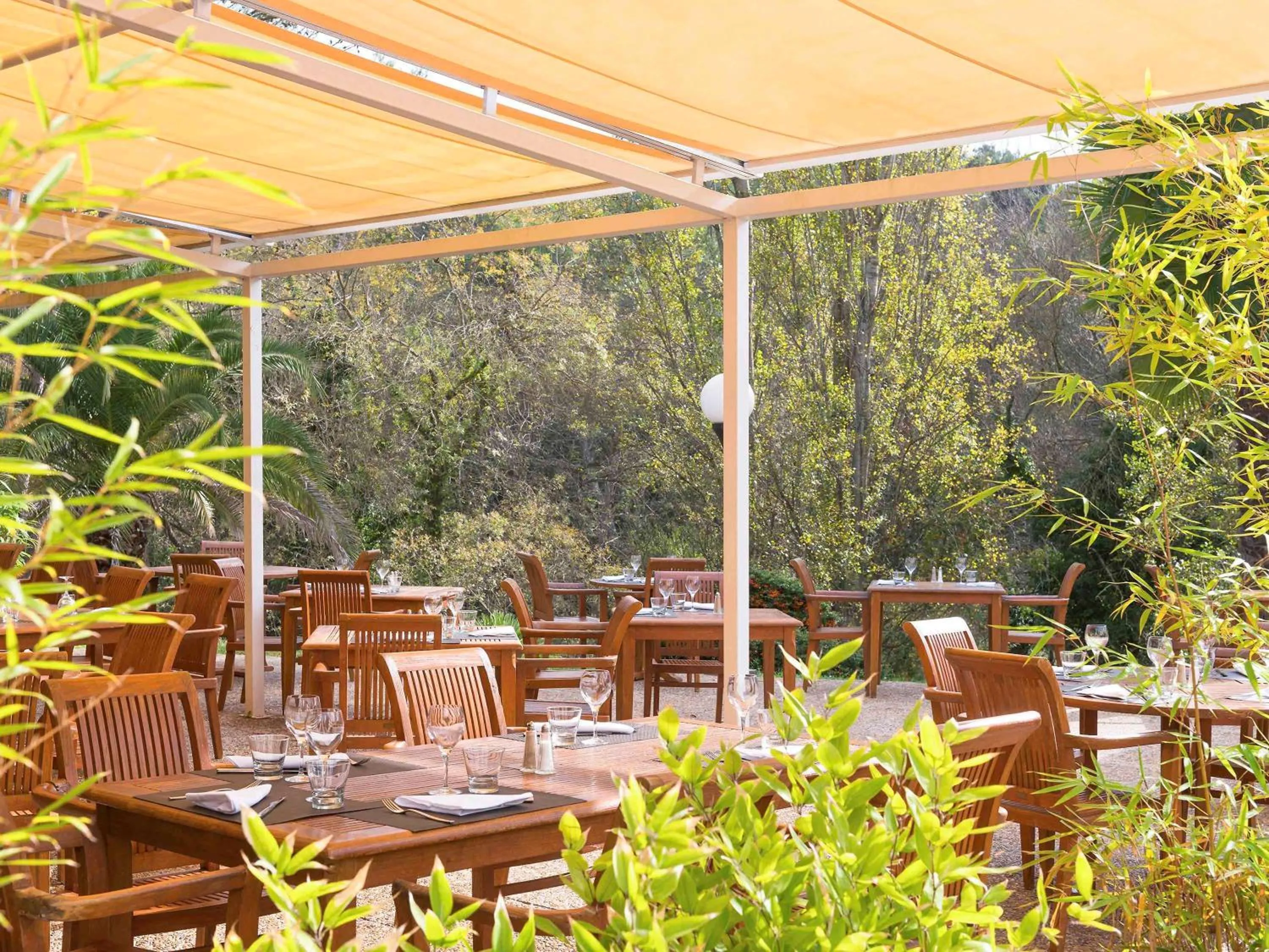 Restaurant/places to eat in Novotel Antibes Sophia Antipolis