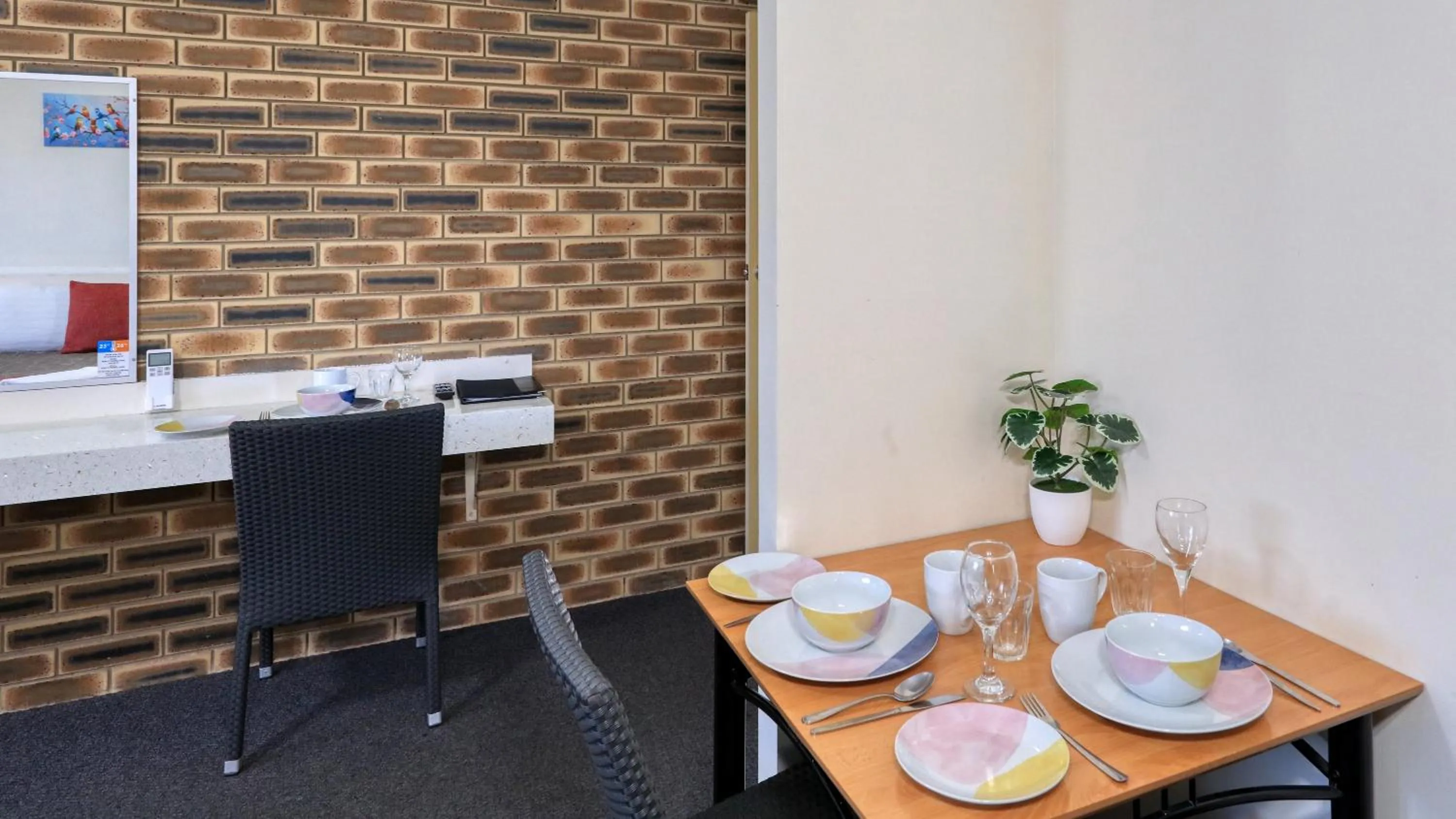 Dining area in Top of the Town Motel