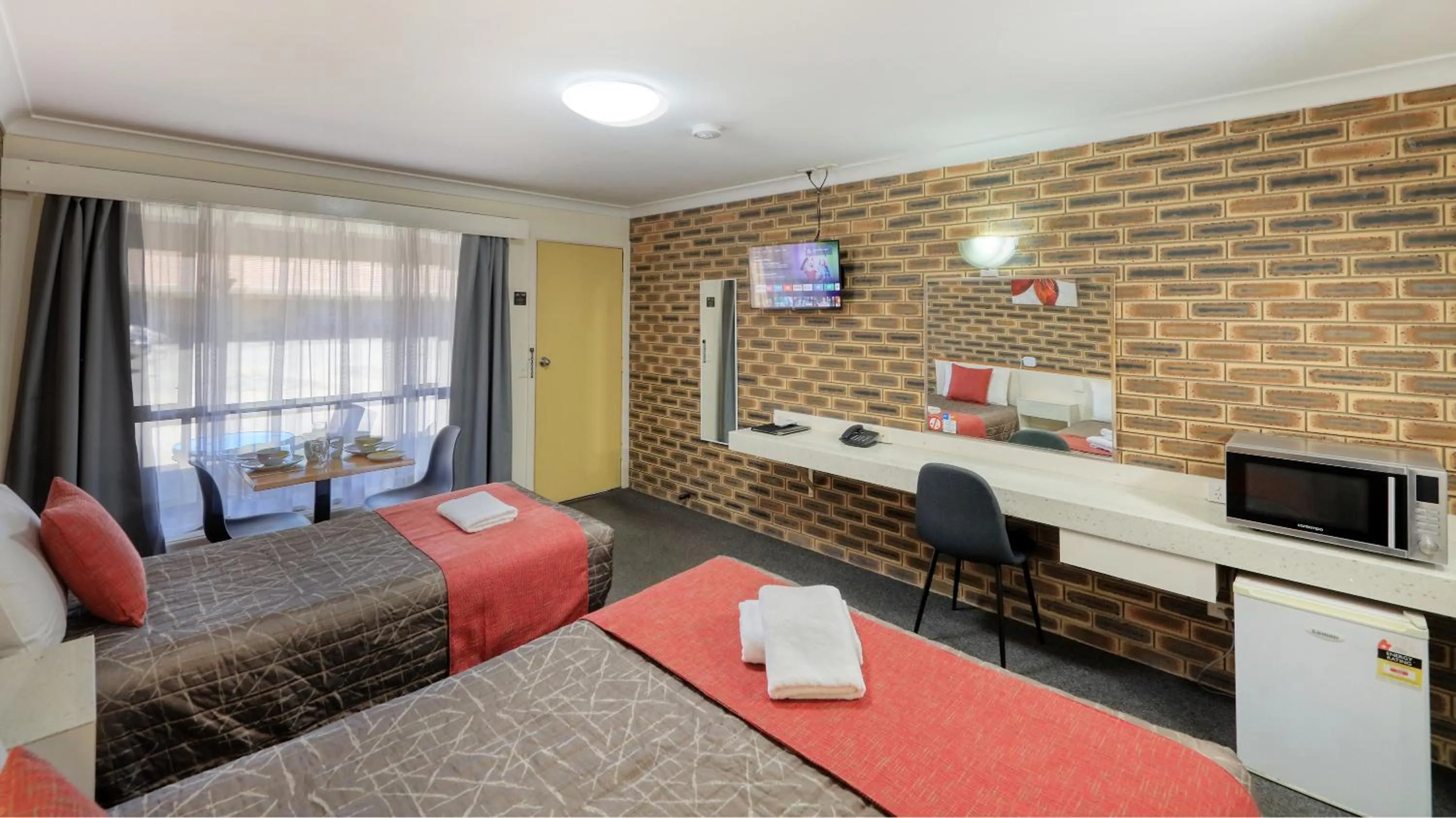 TV and multimedia, Bed in Top of the Town Motel