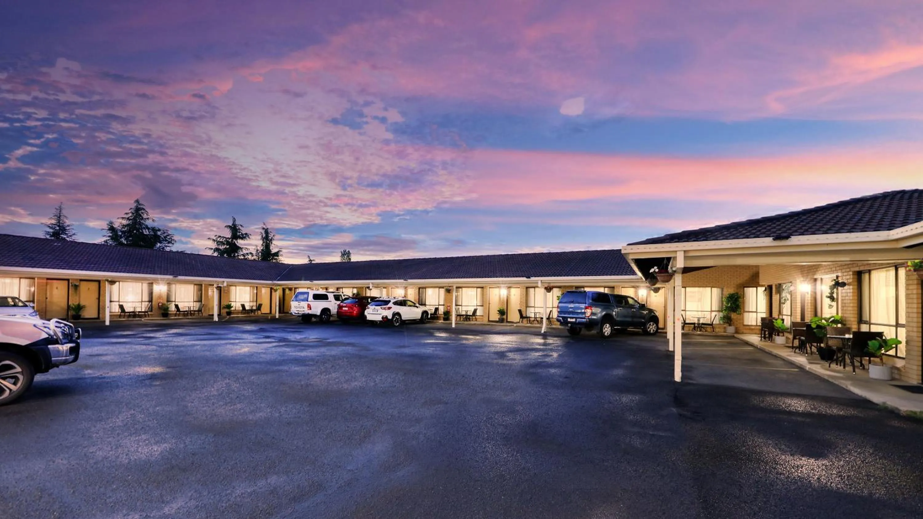 Property building in Top of the Town Motel