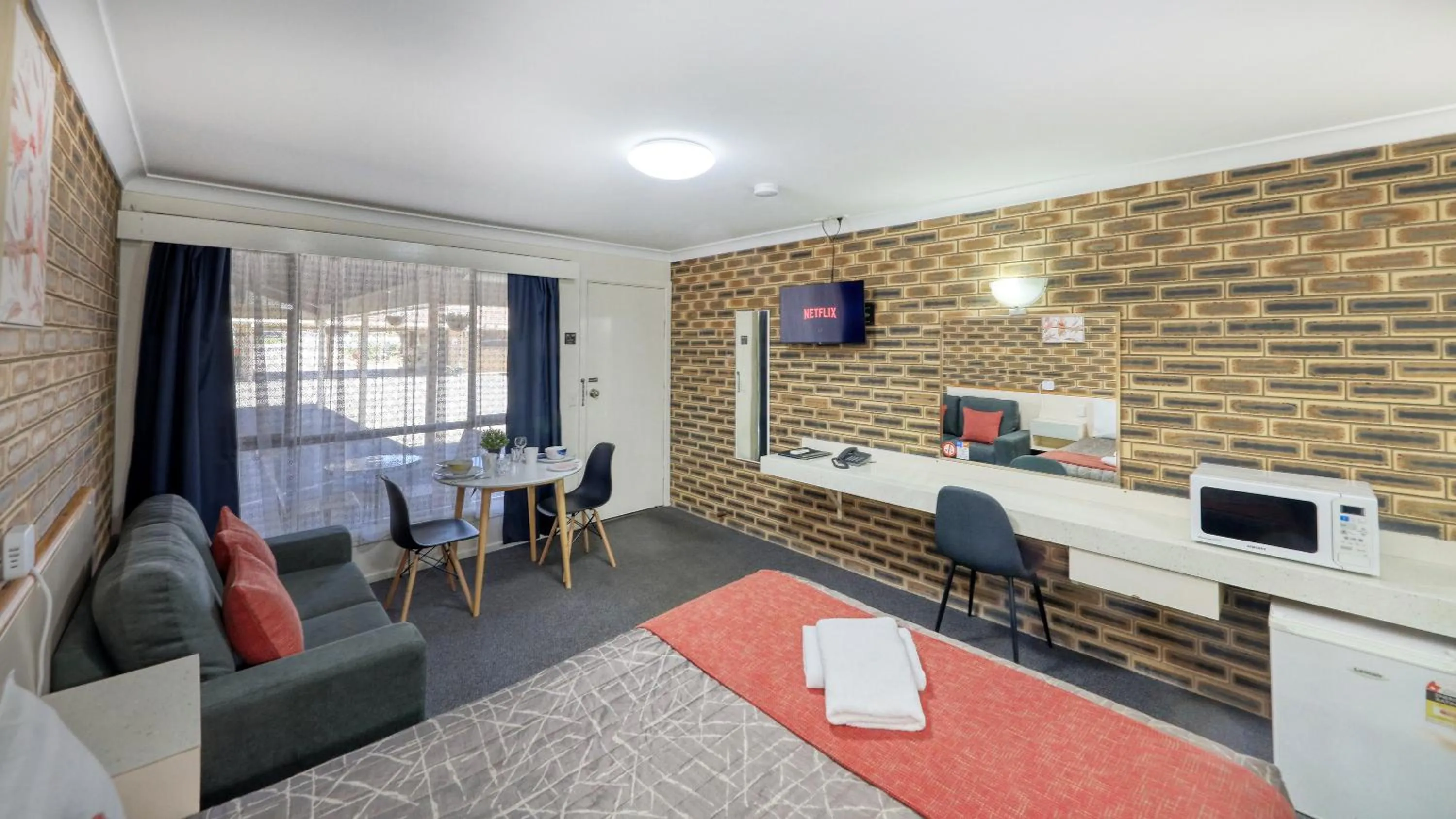 Bed in Top of the Town Motel